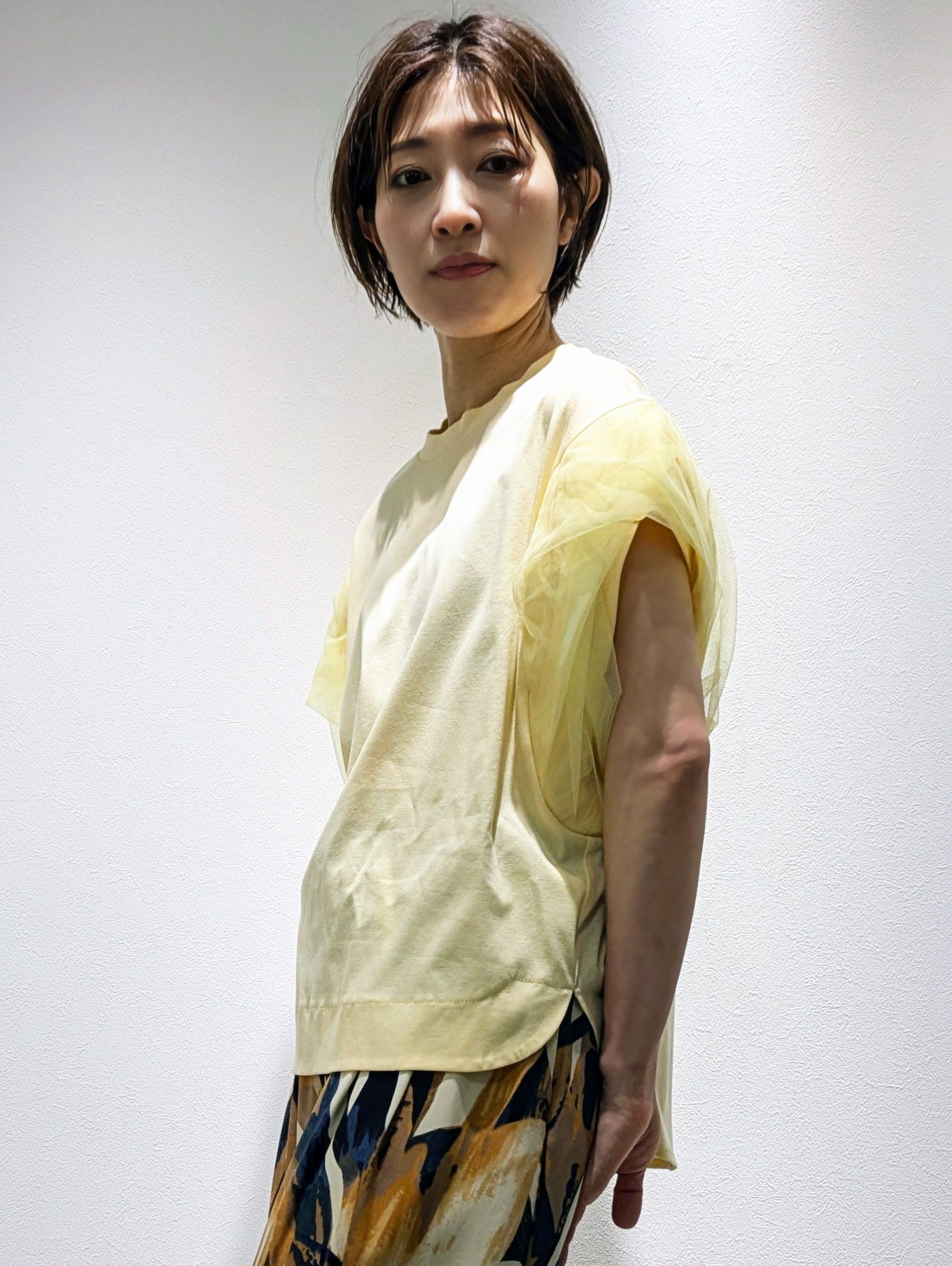 Mesh twist sleeve pullover