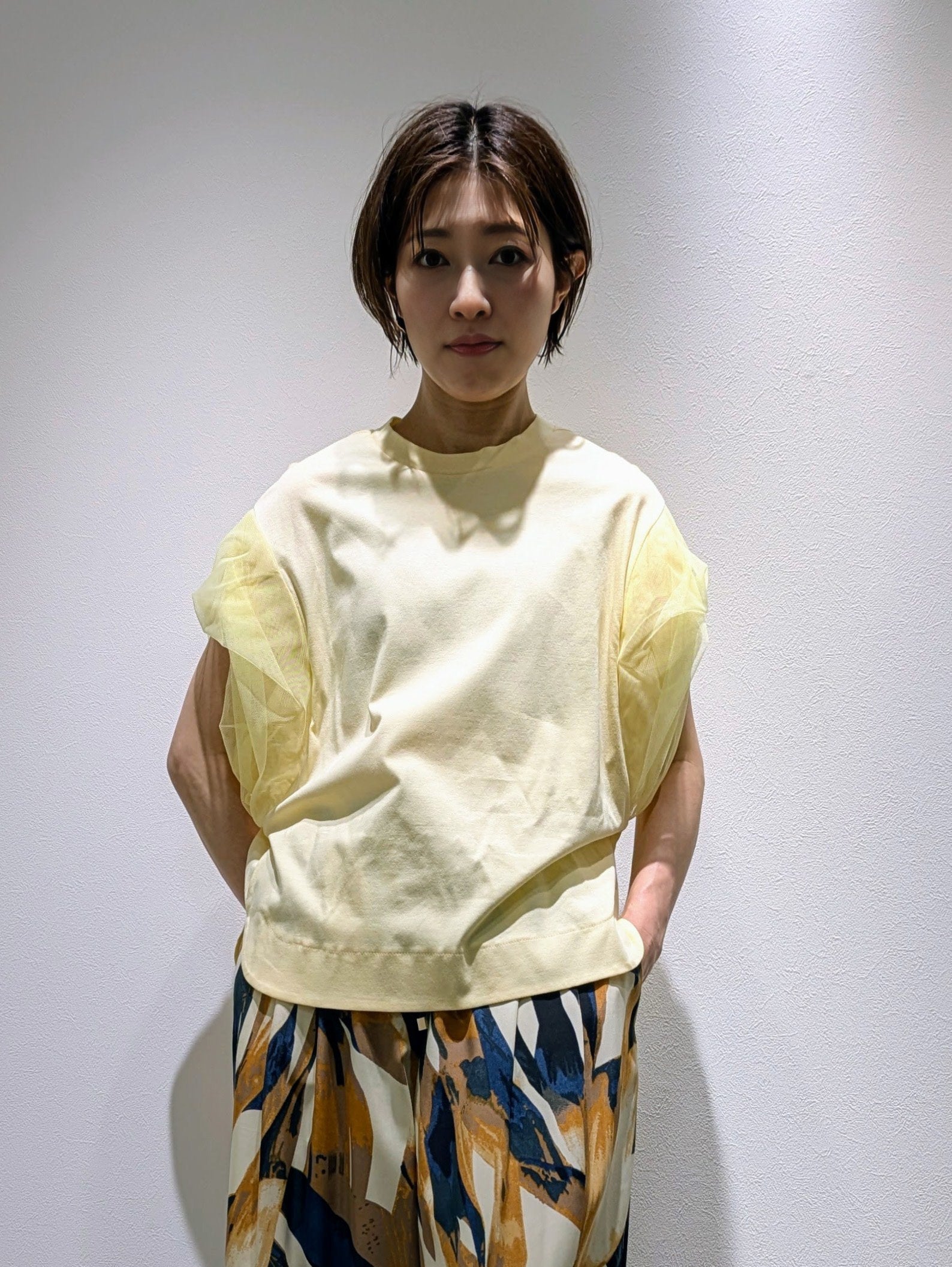 Mesh twist sleeve pullover
