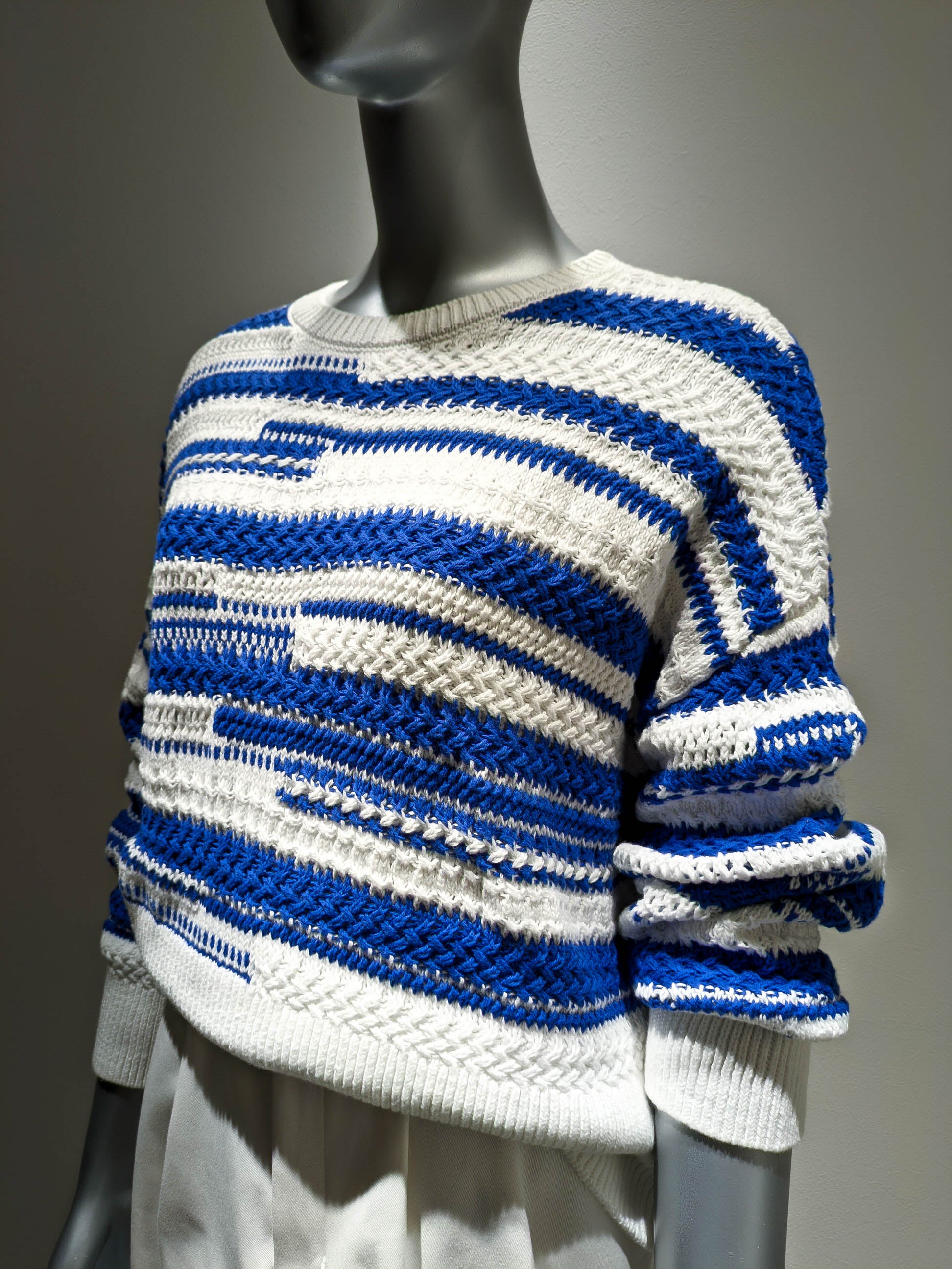 Center-switched cotton knit