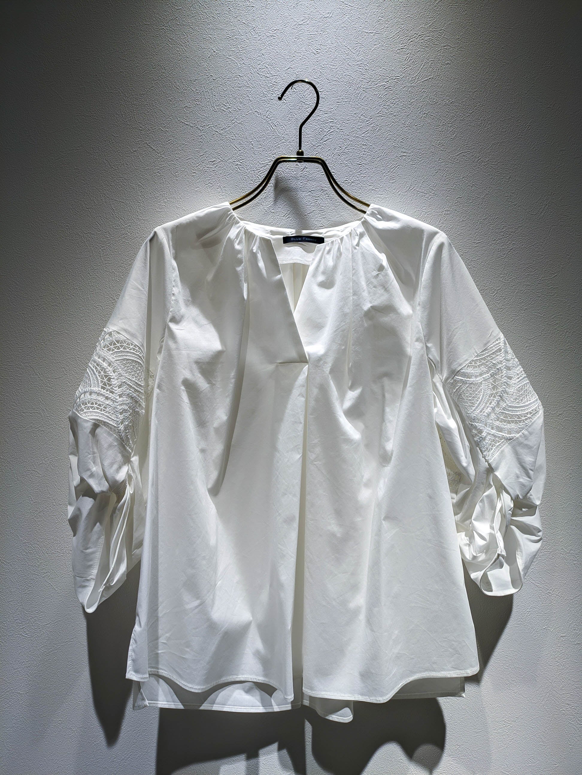 Skipper blouse with lace