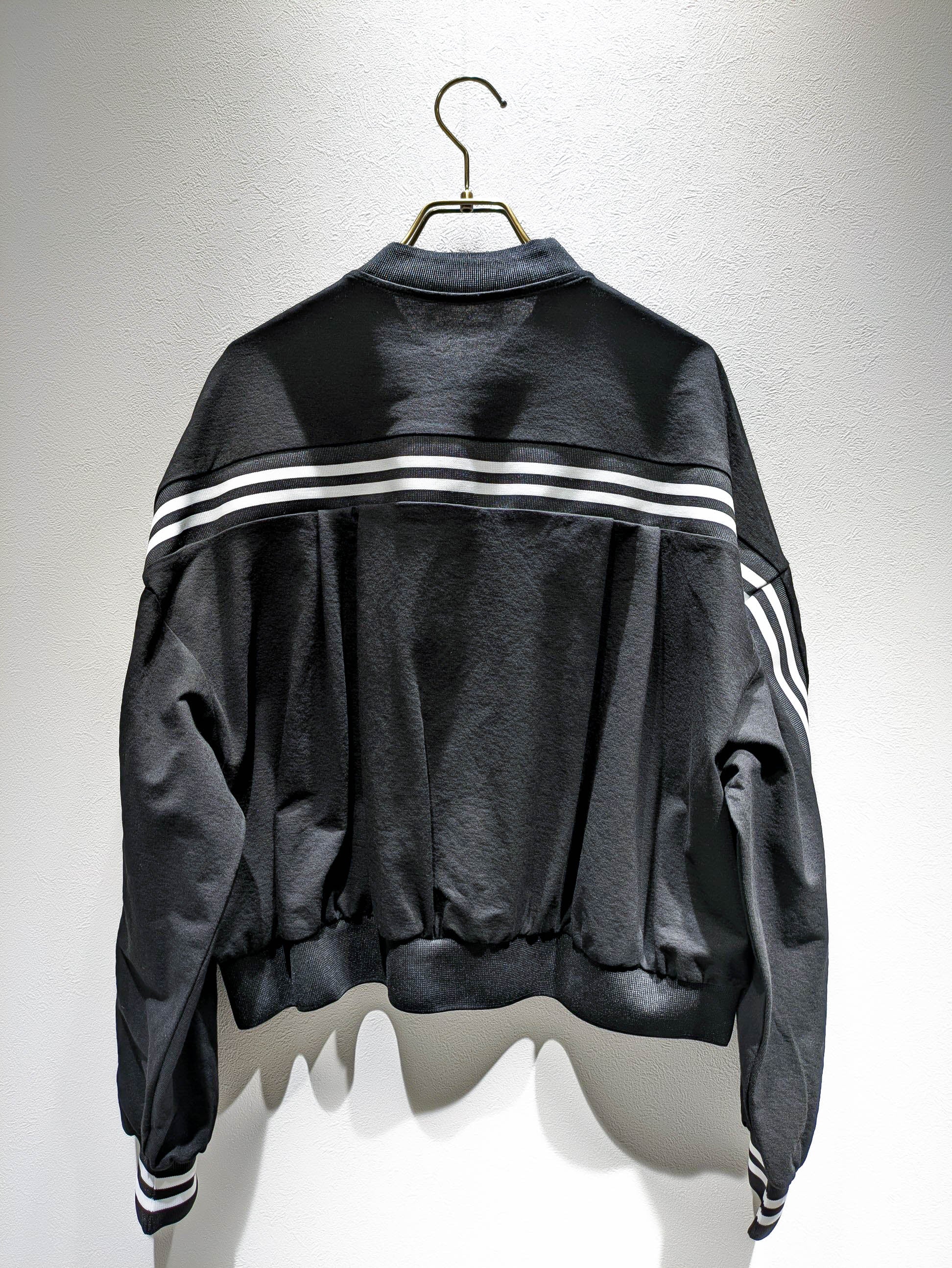 Track jacket with lines