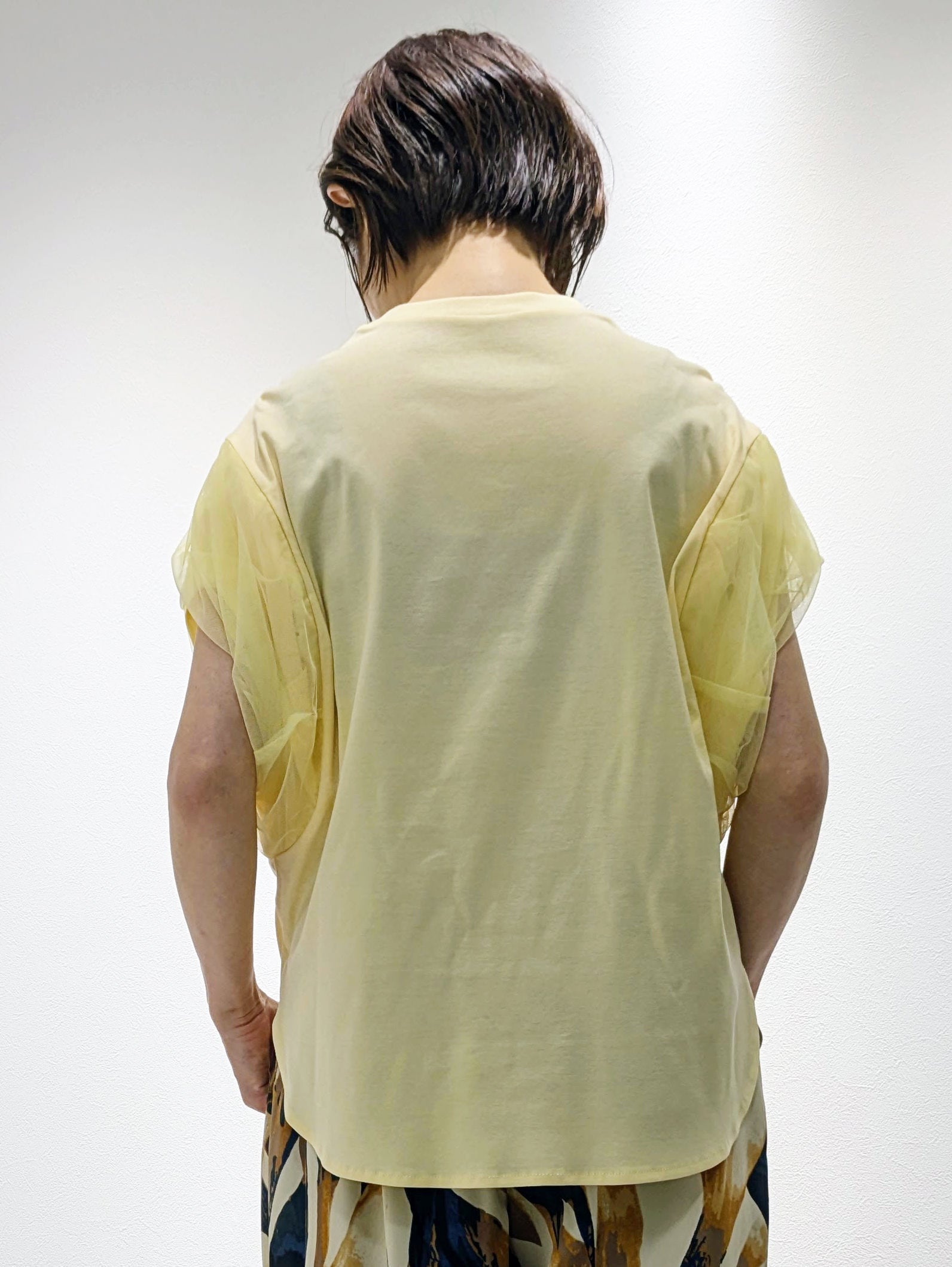 Mesh twist sleeve pullover