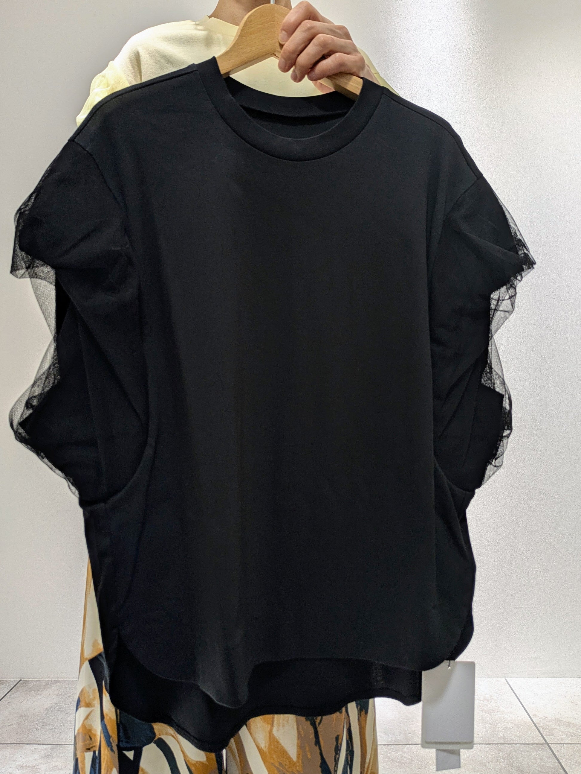 Mesh twist sleeve pullover