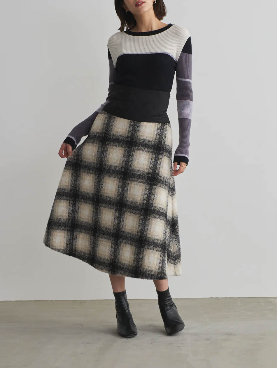 Checkered pattern skirt