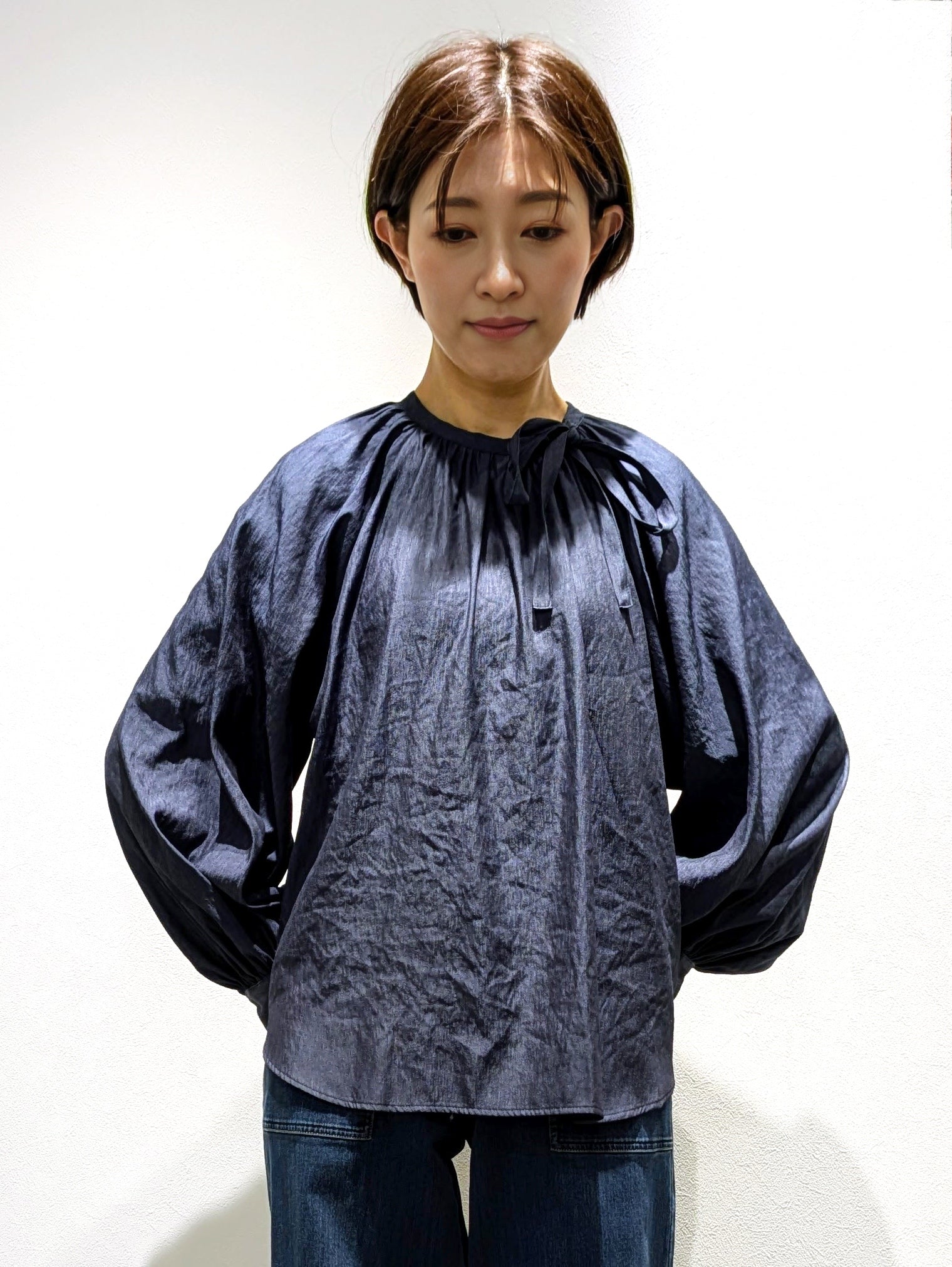 Tie ribbon gathered blouse