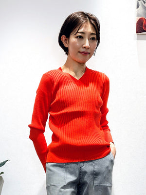 Non-tingling V neck rib knit