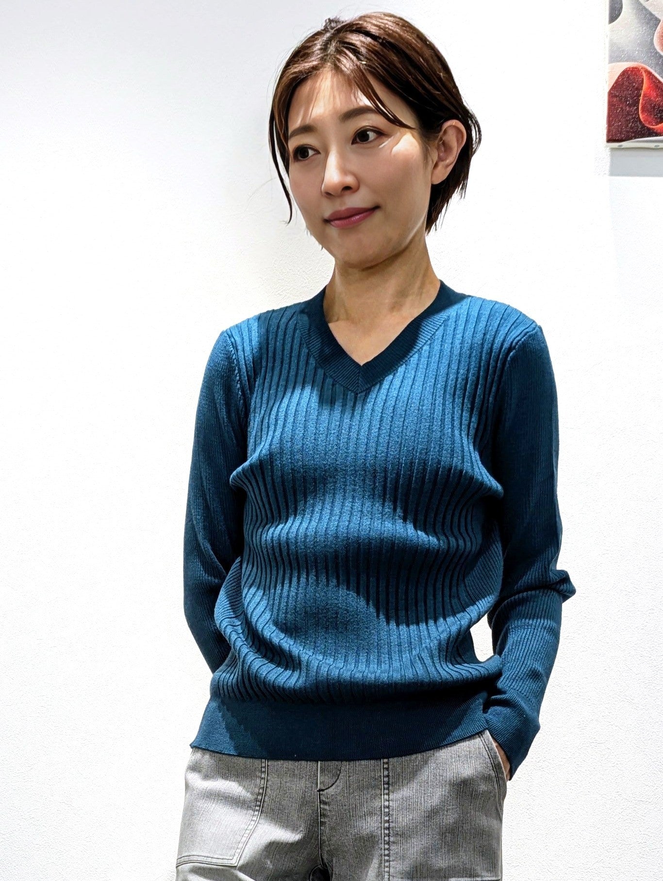 Non-tingling V neck rib knit