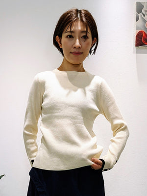 Non-tingling crew neck rib knit