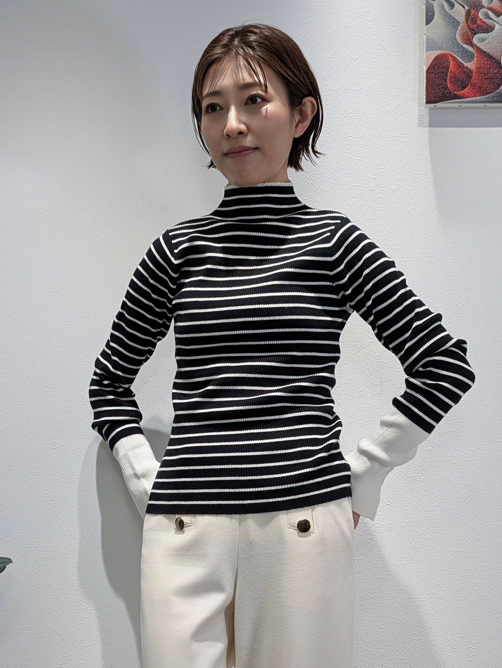 Bicolor sleeve bottle neck rib knit