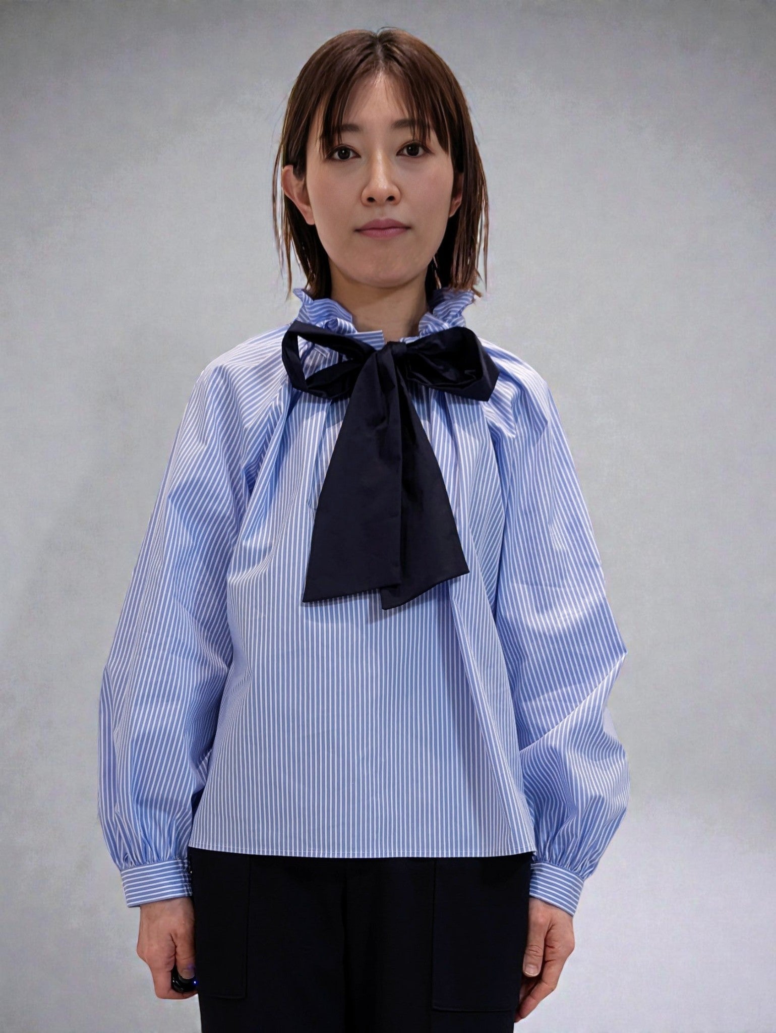 リボンを前にして着用