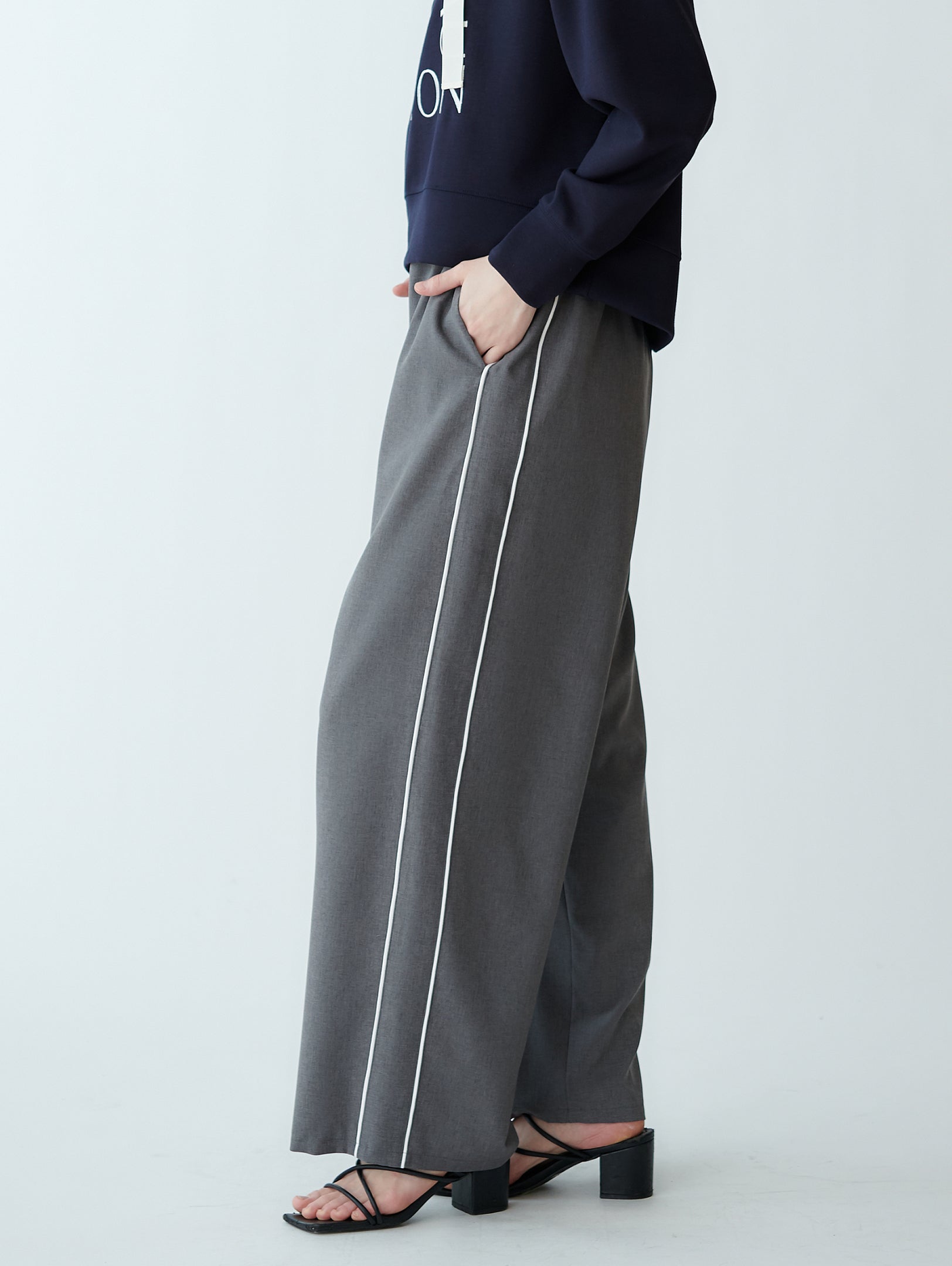 配色パイピングパンツ