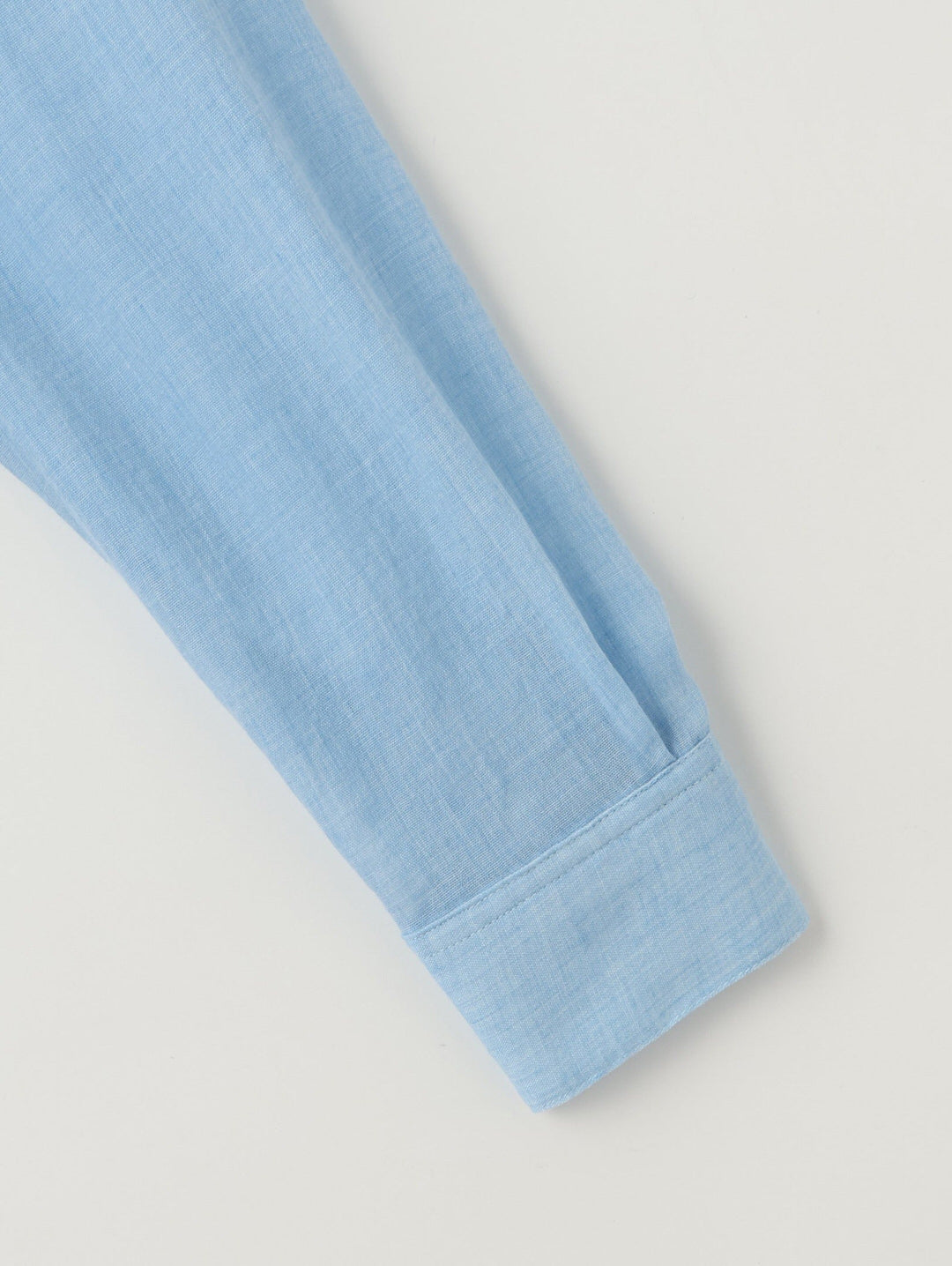 クールブラウス