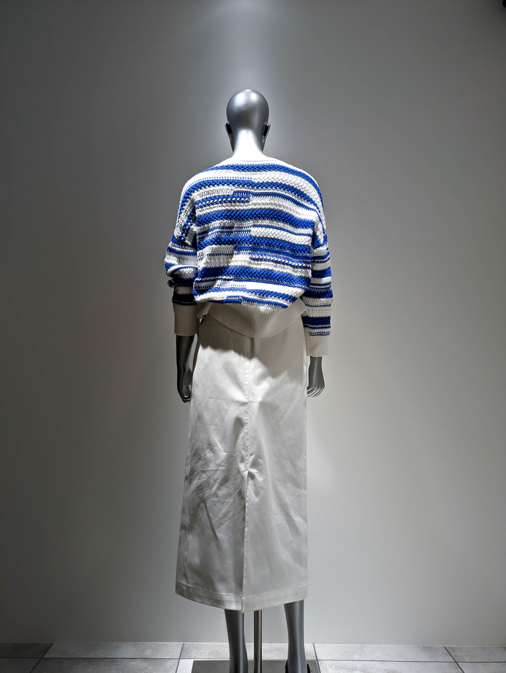 Center-switched cotton knit
