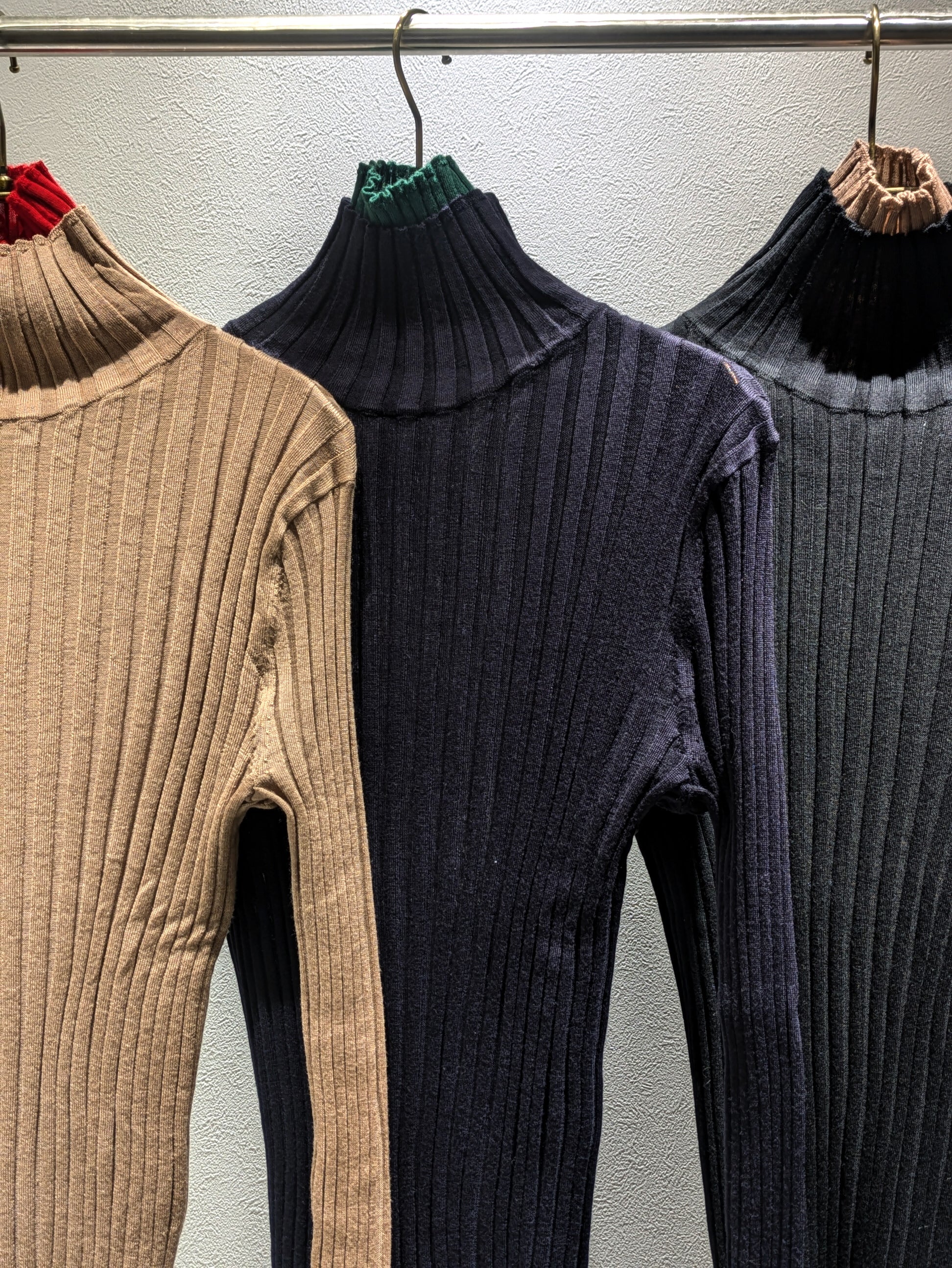 Bicolor ribbed knit sweater