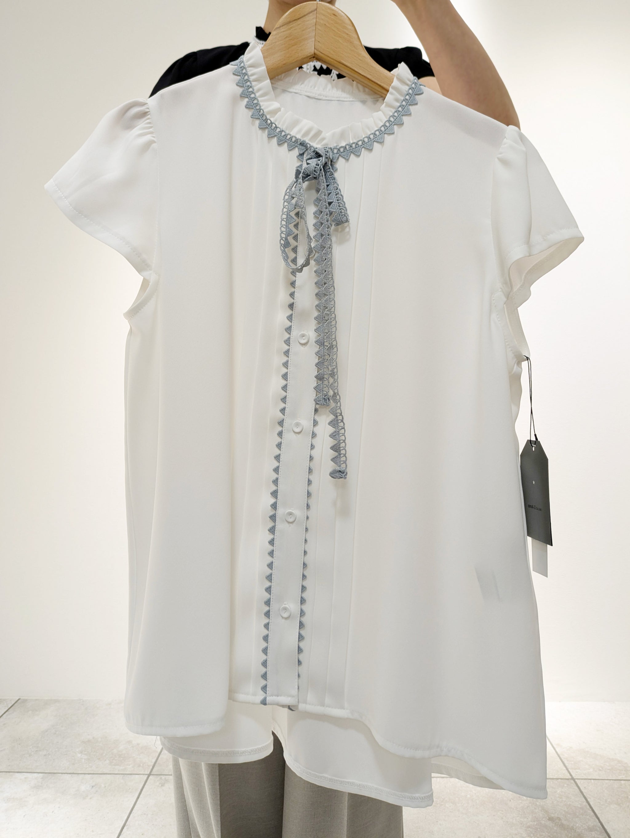 Lace ribbon tuck blouse