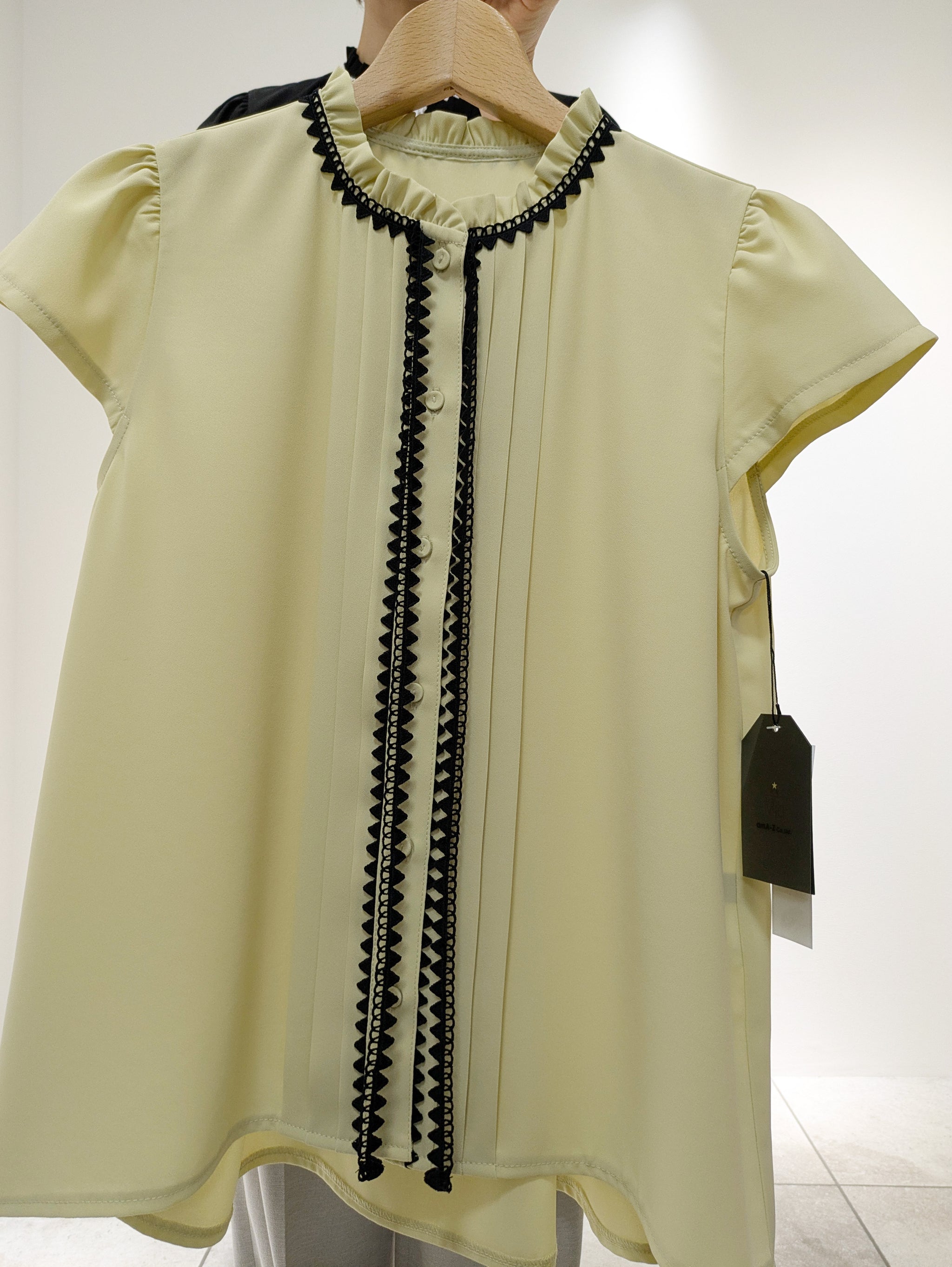 Lace ribbon tuck blouse