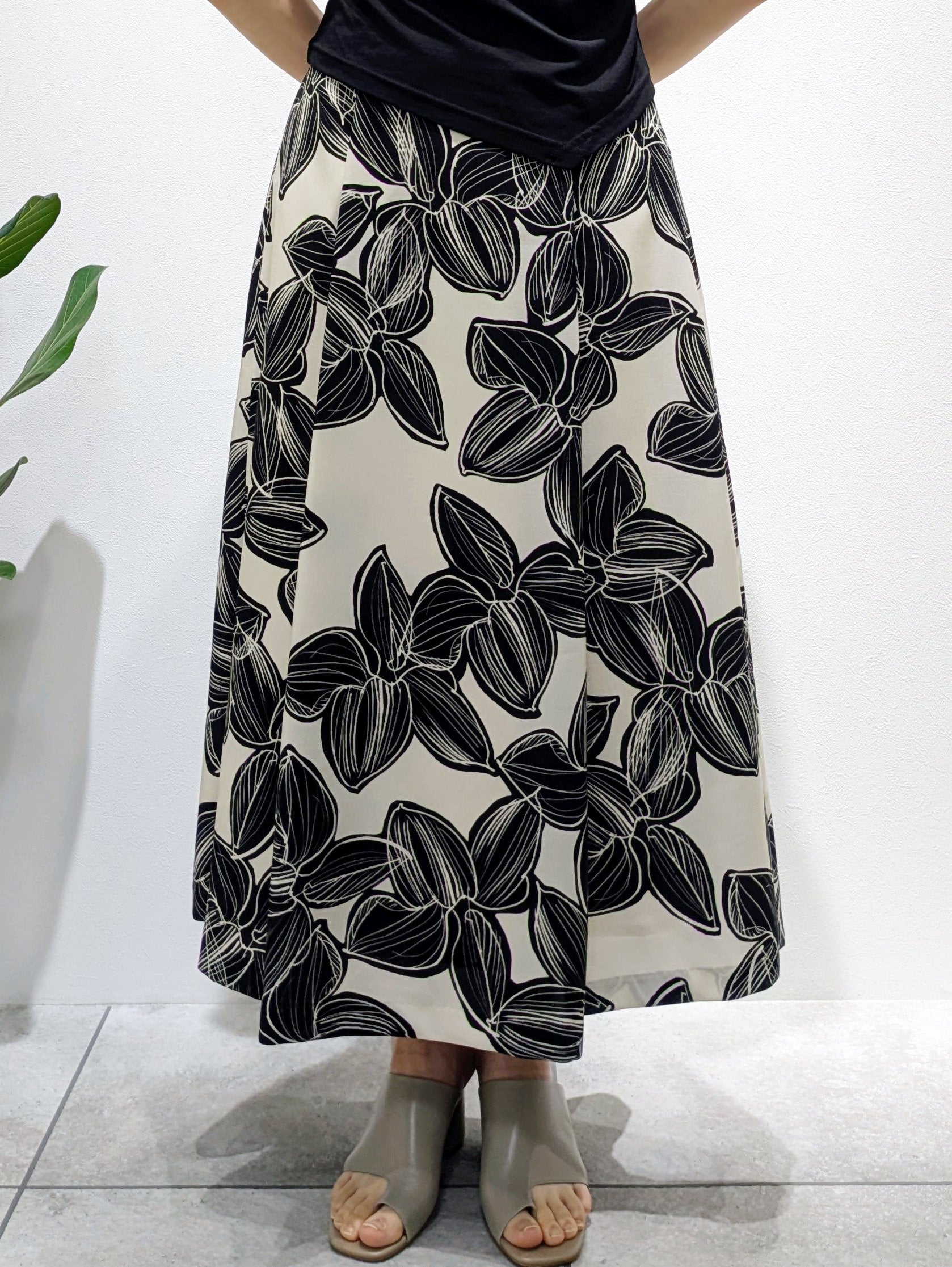 Big Flower print Tuck Skirt