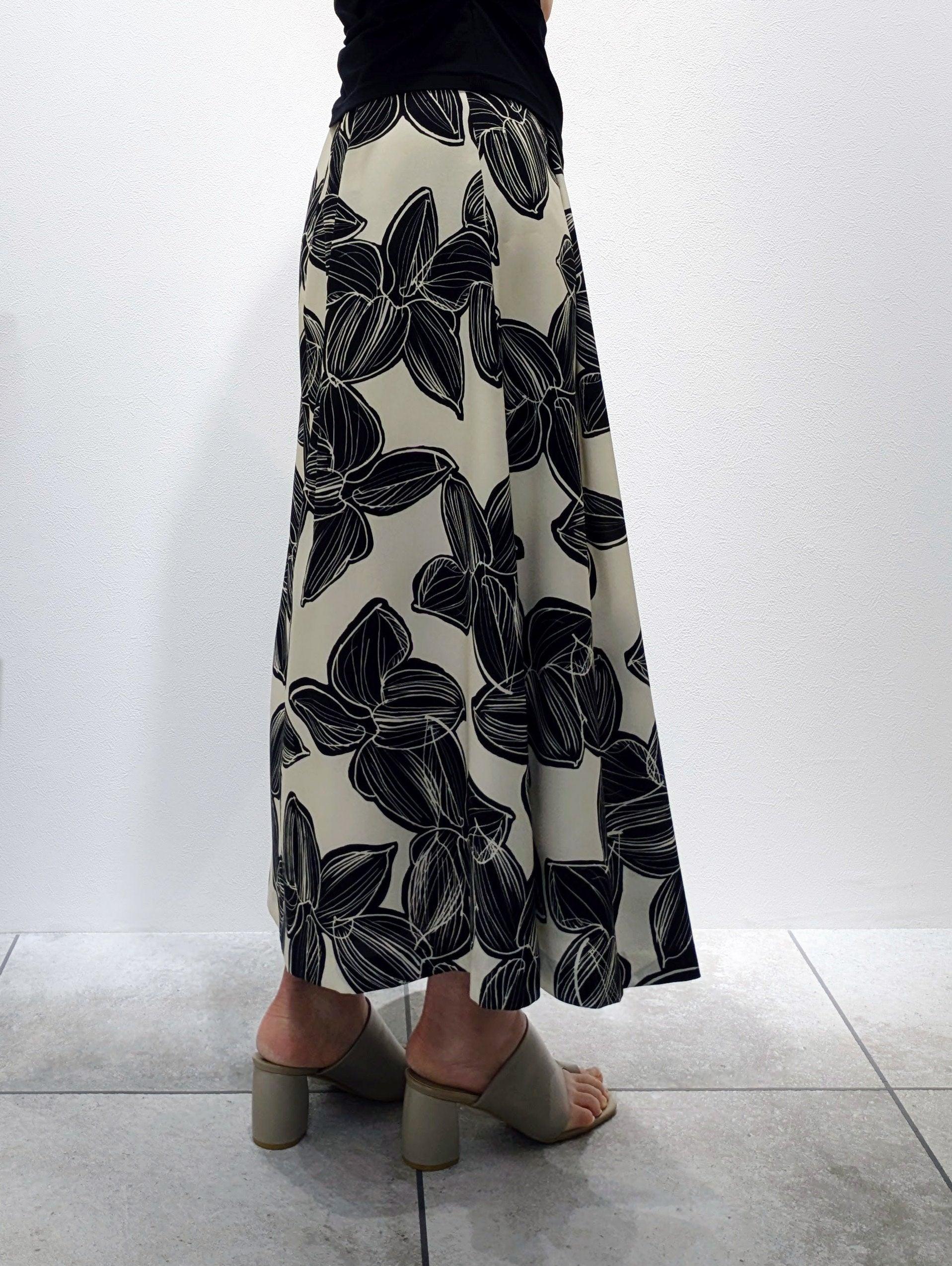 Big Flower print Tuck Skirt