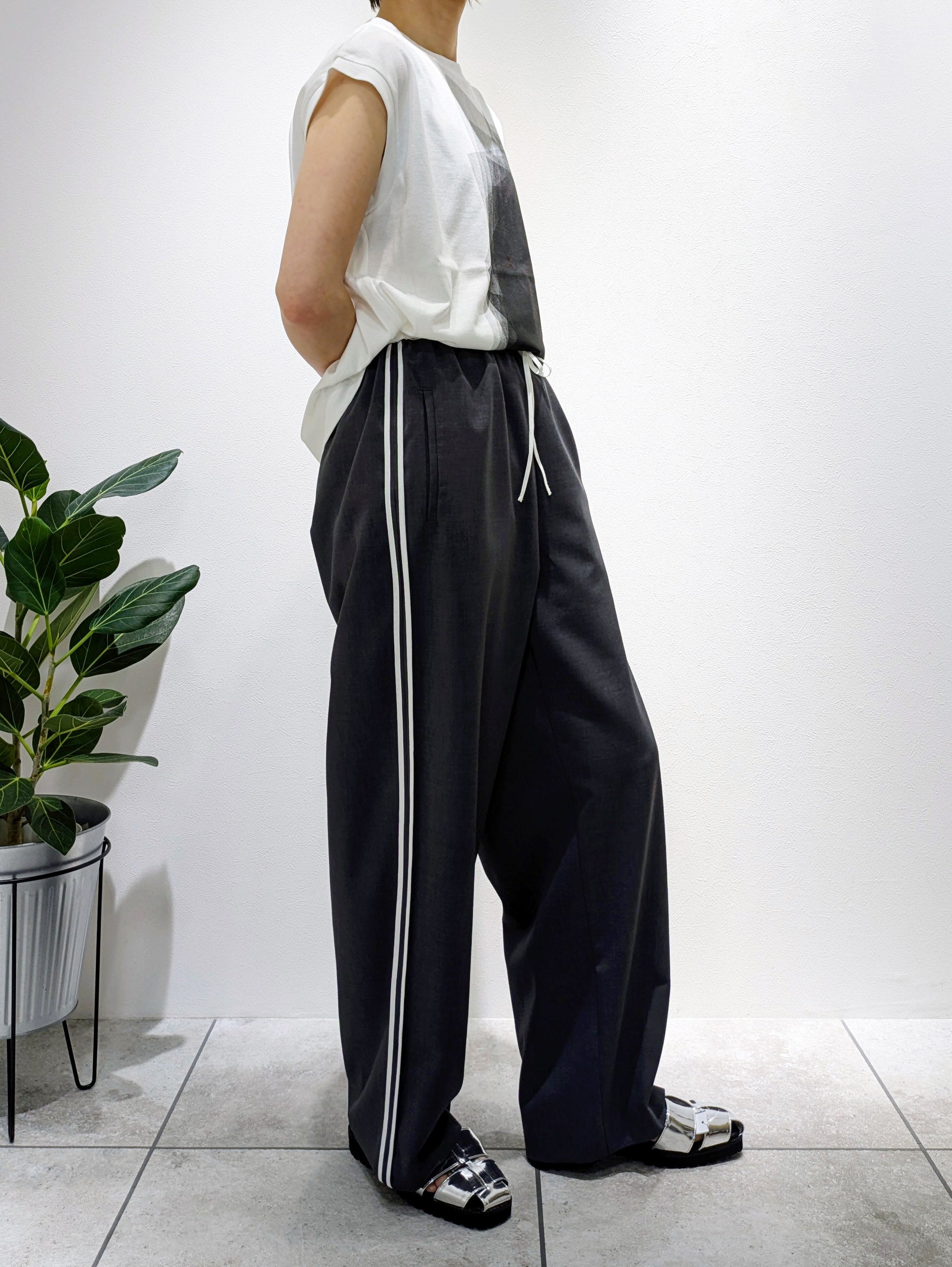 Color-blocked piping pants