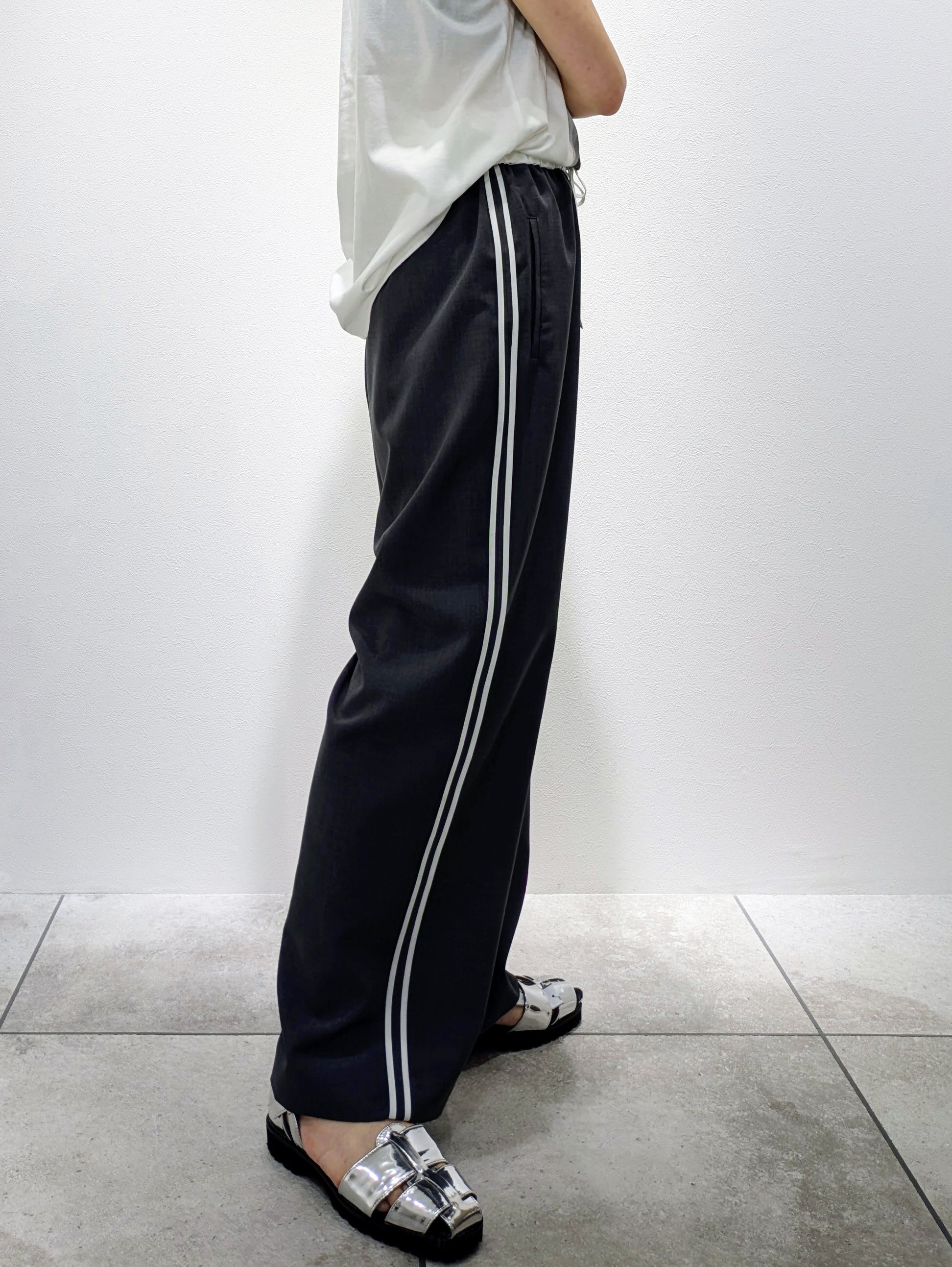 Color-blocked piping pants