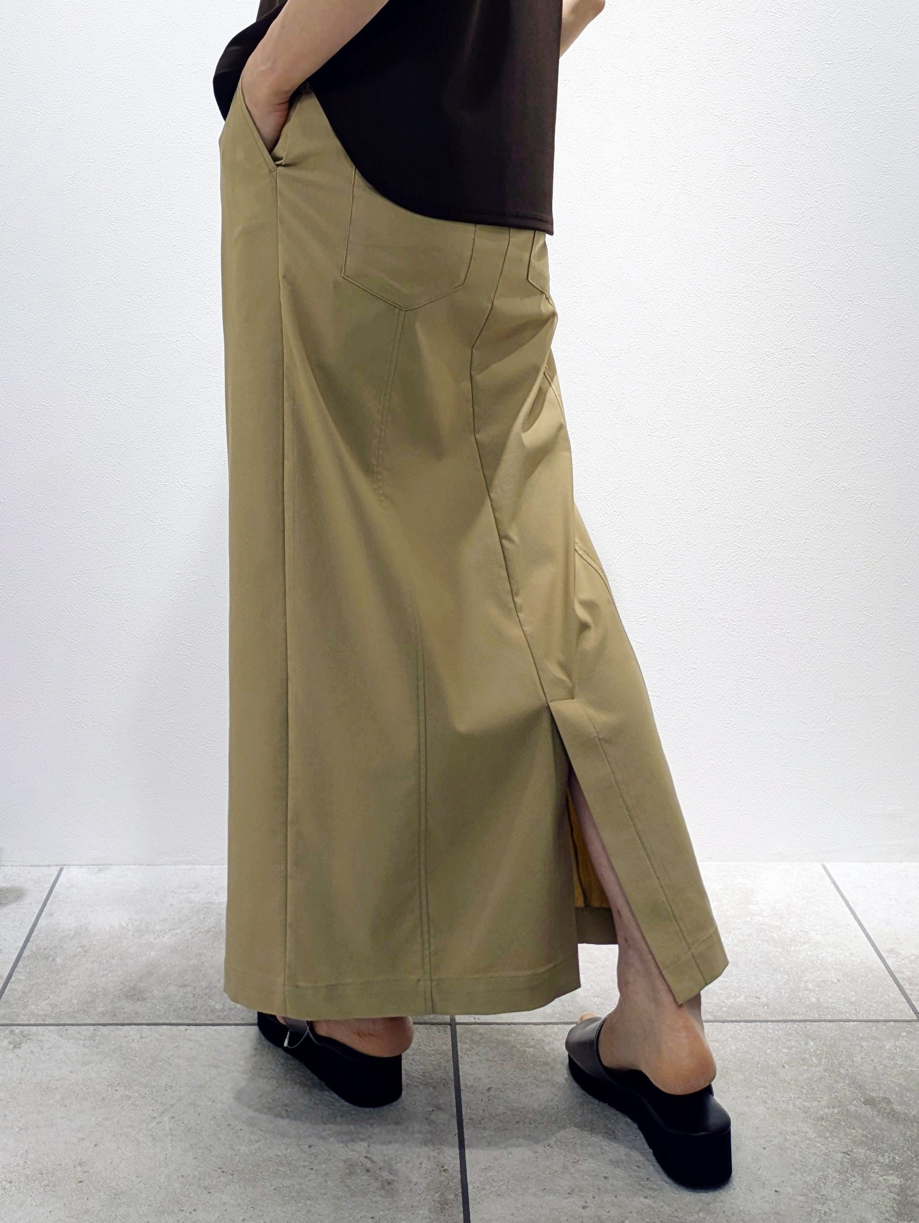 Stretch twill pencil skirt
