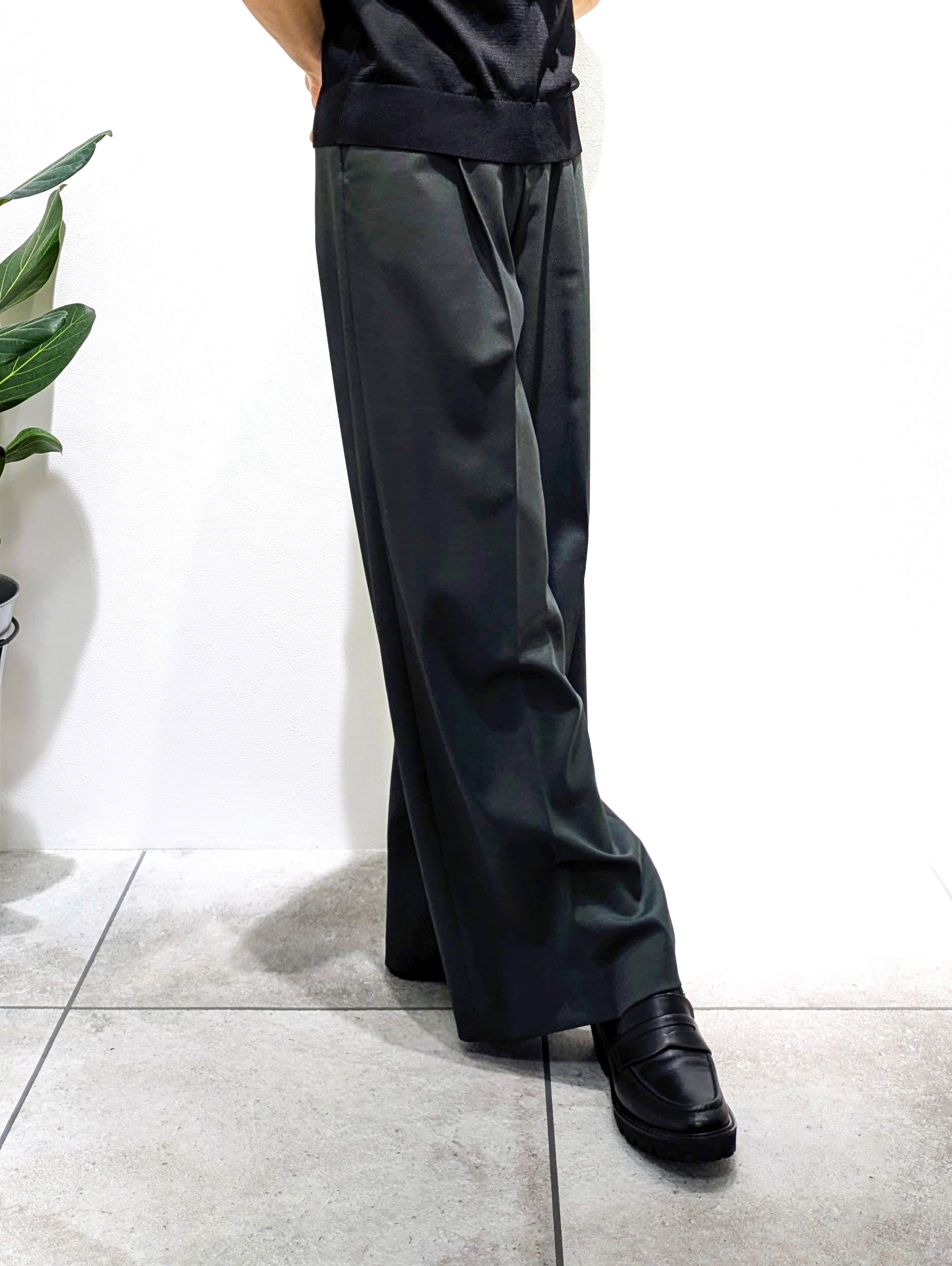 Magical pants giving beautiful legs