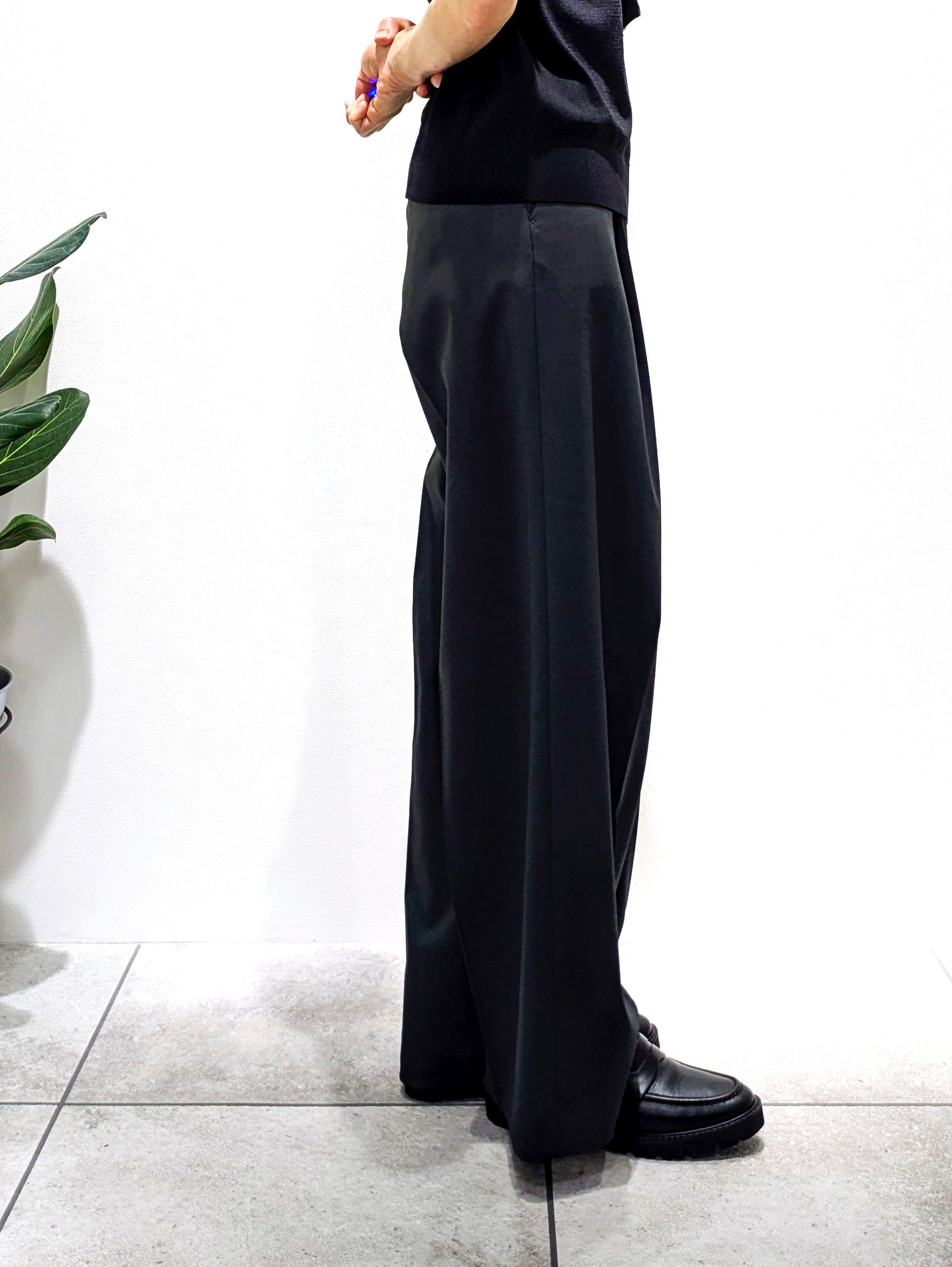 Magical pants giving beautiful legs