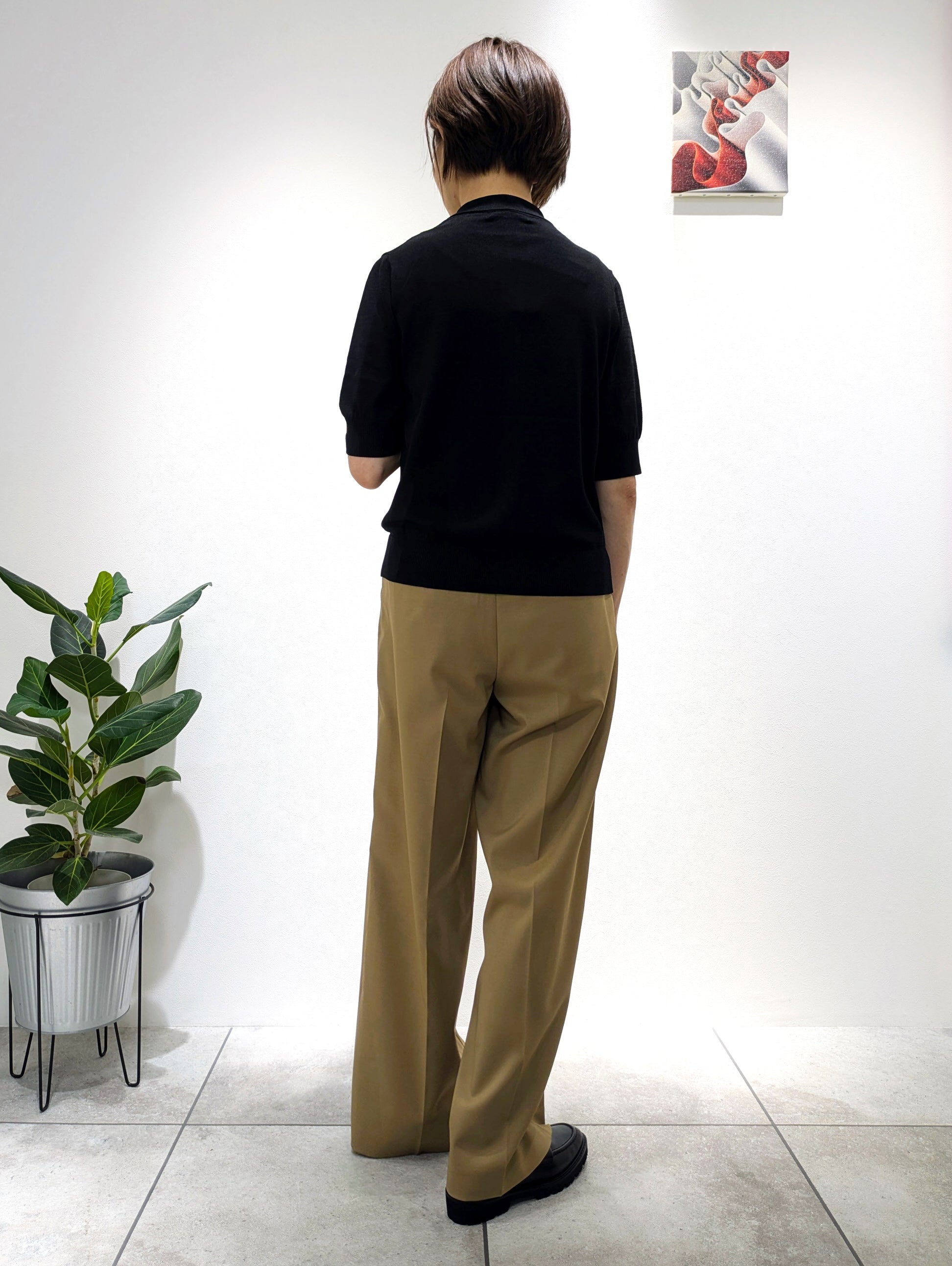 Magical pants giving beautiful legs