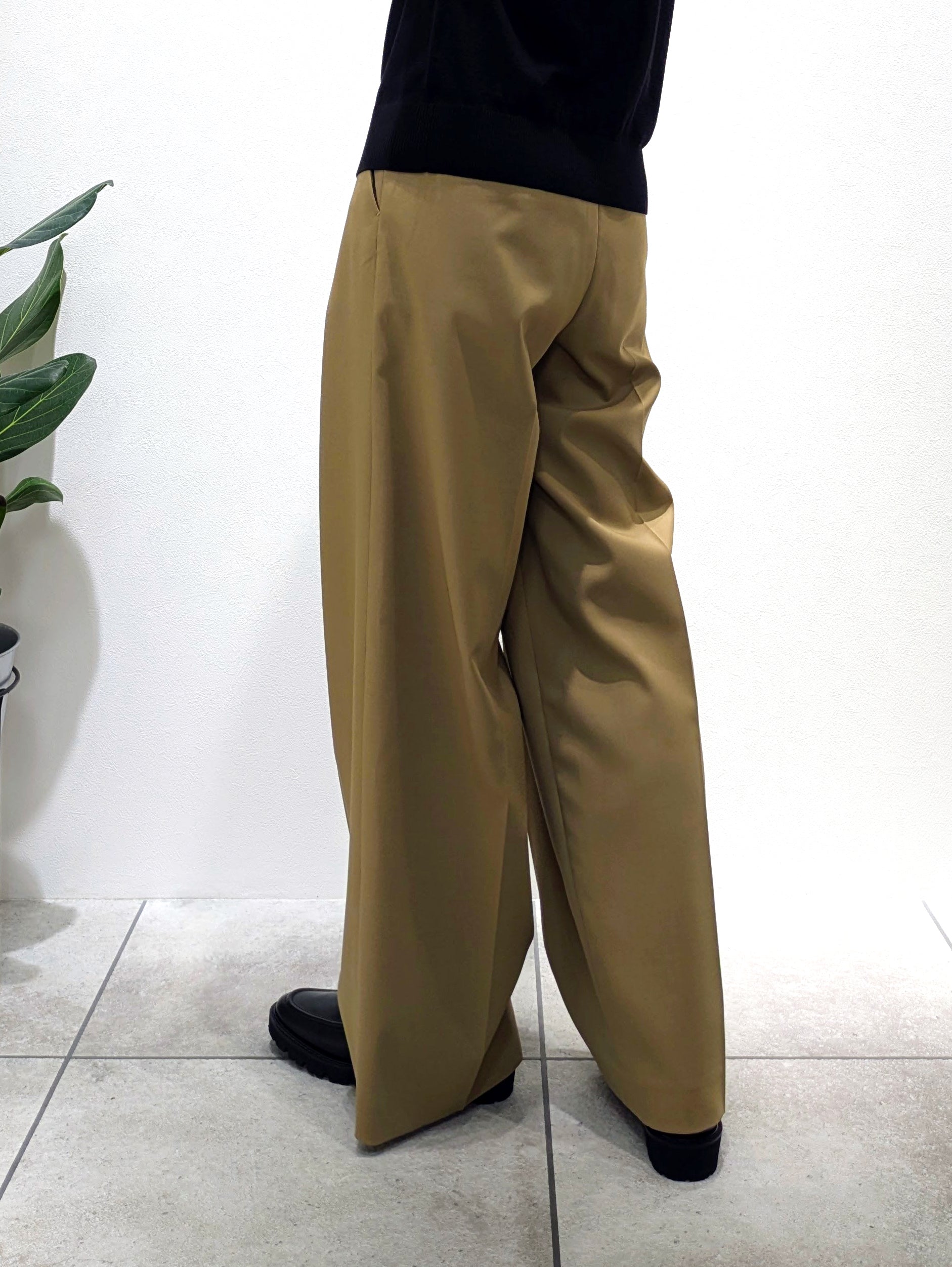 Magical pants giving beautiful legs