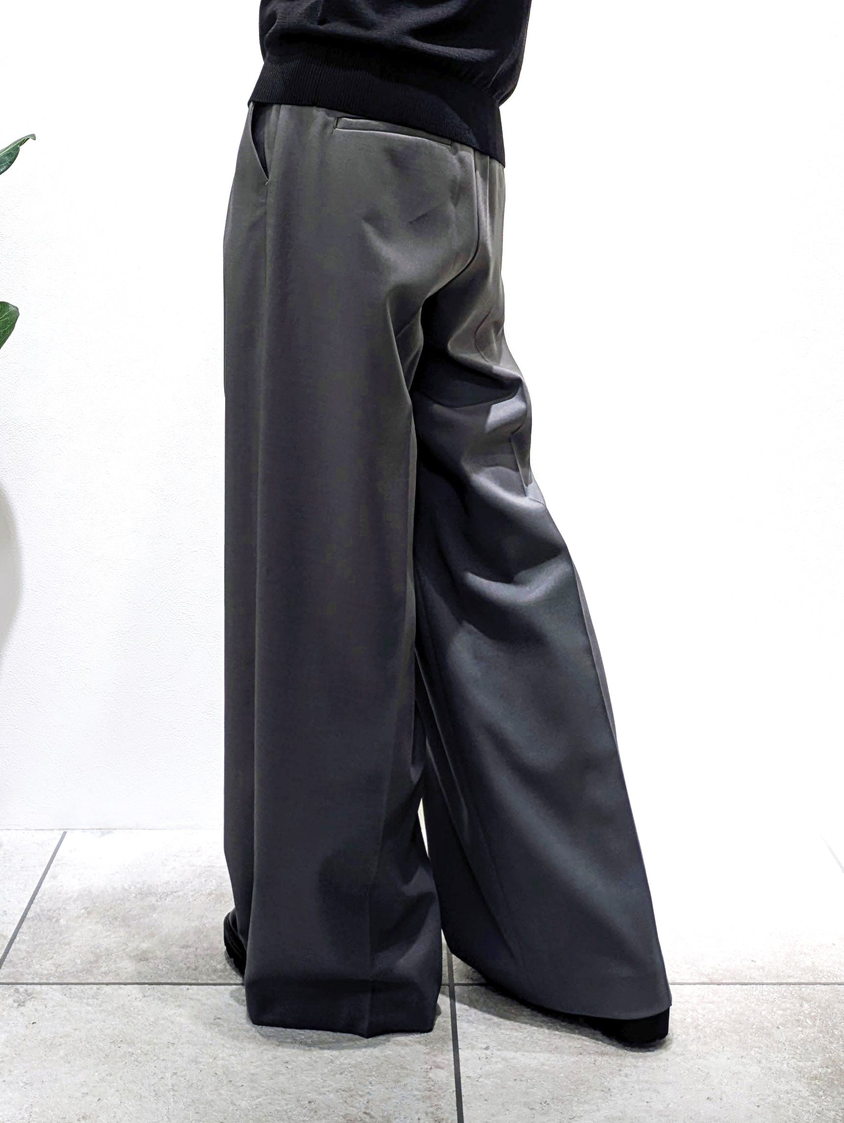 Magical pants giving beautiful legs