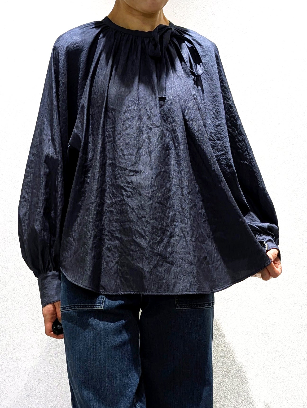 Tie ribbon gathered blouse