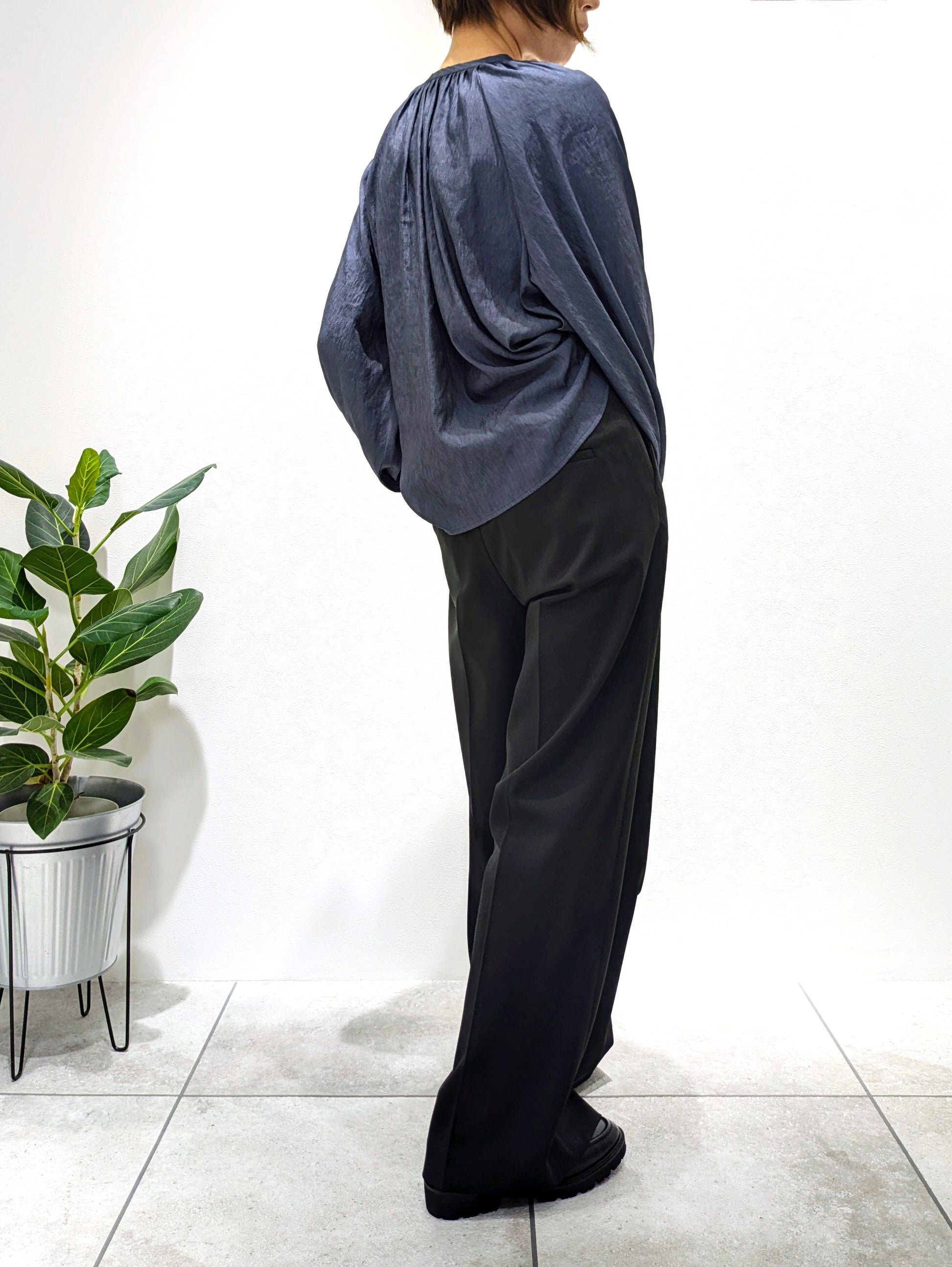 Tie ribbon gathered blouse