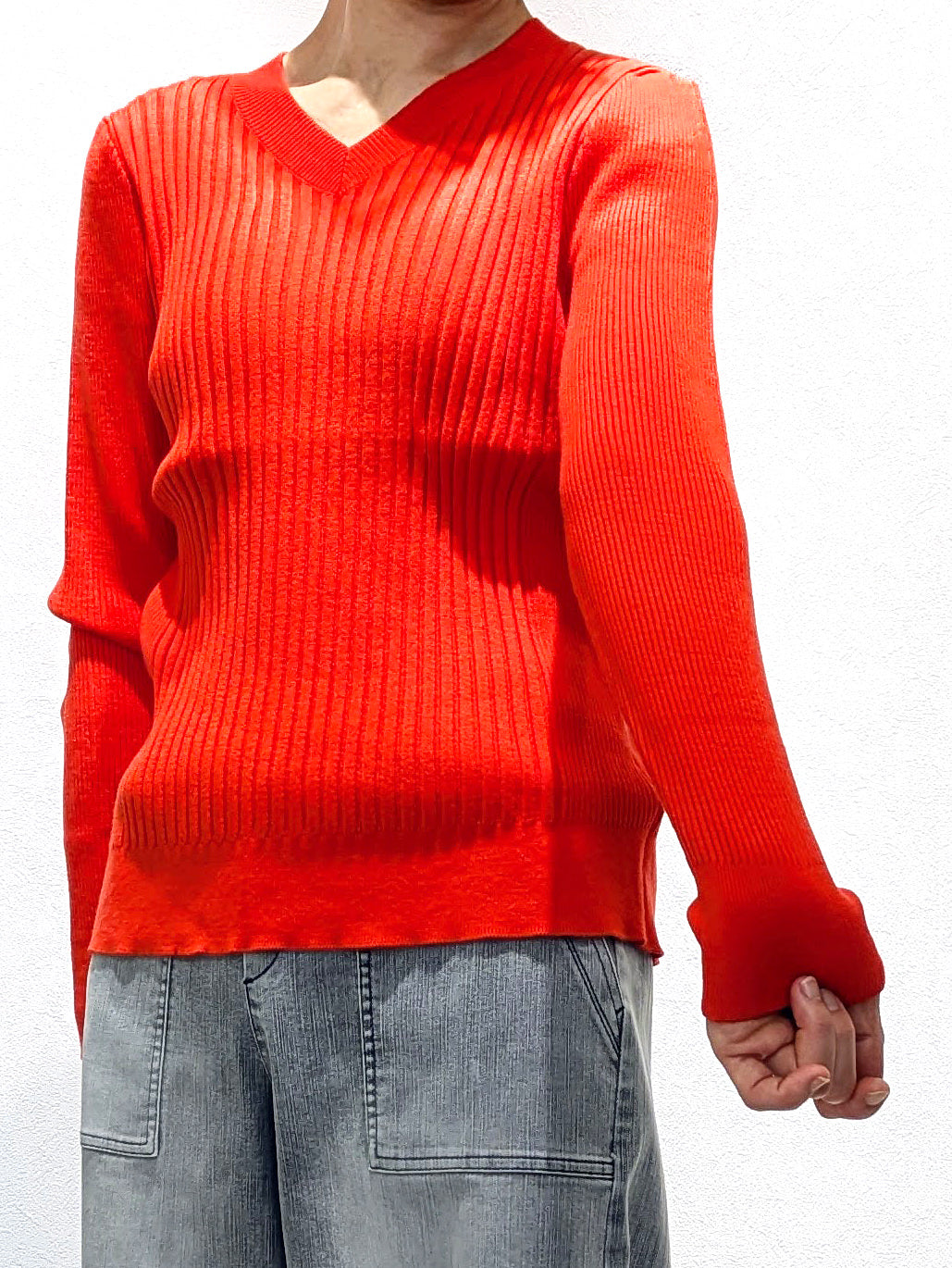 Non-tingling V neck rib knit