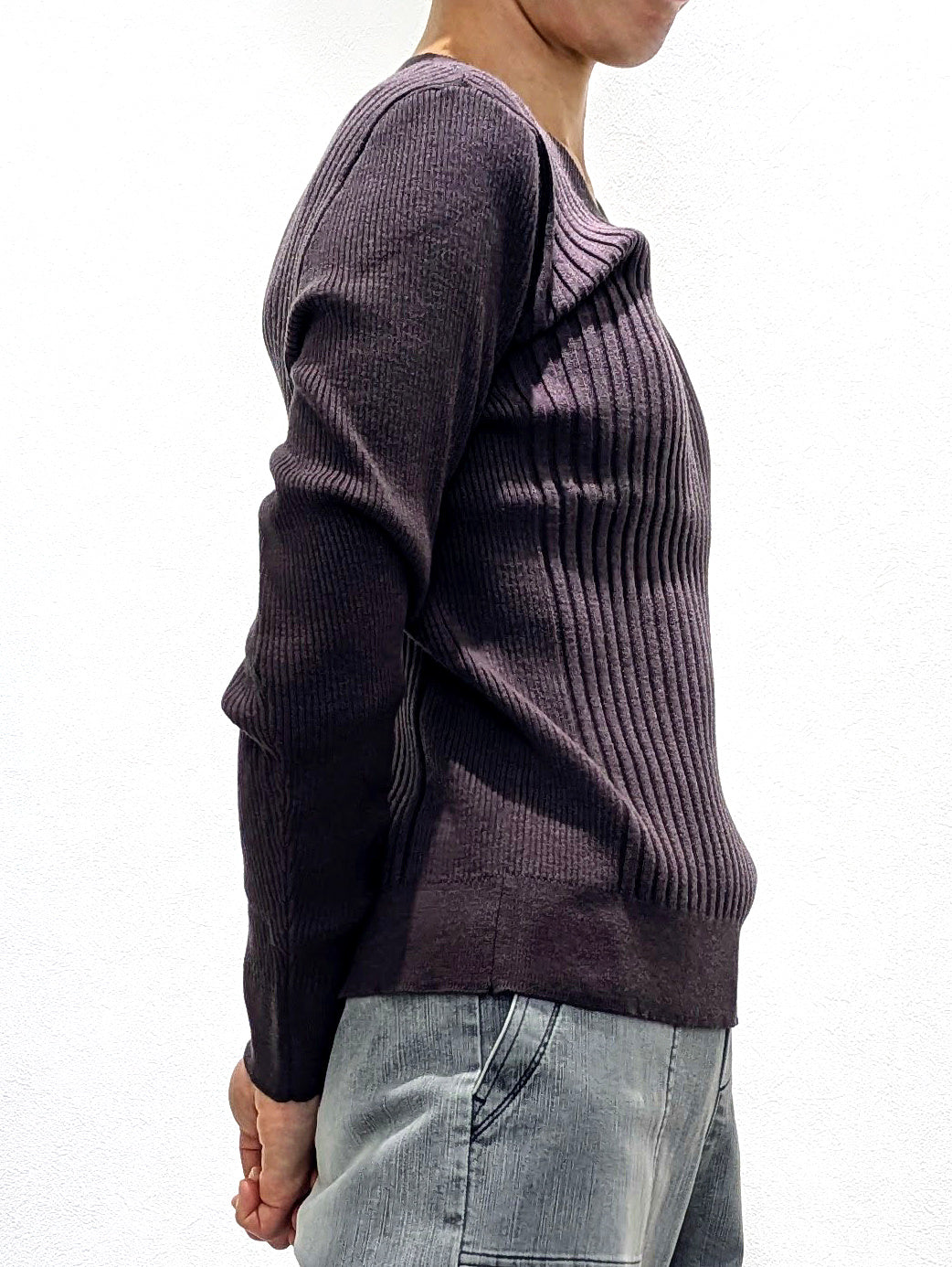 Non-tingling V neck rib knit