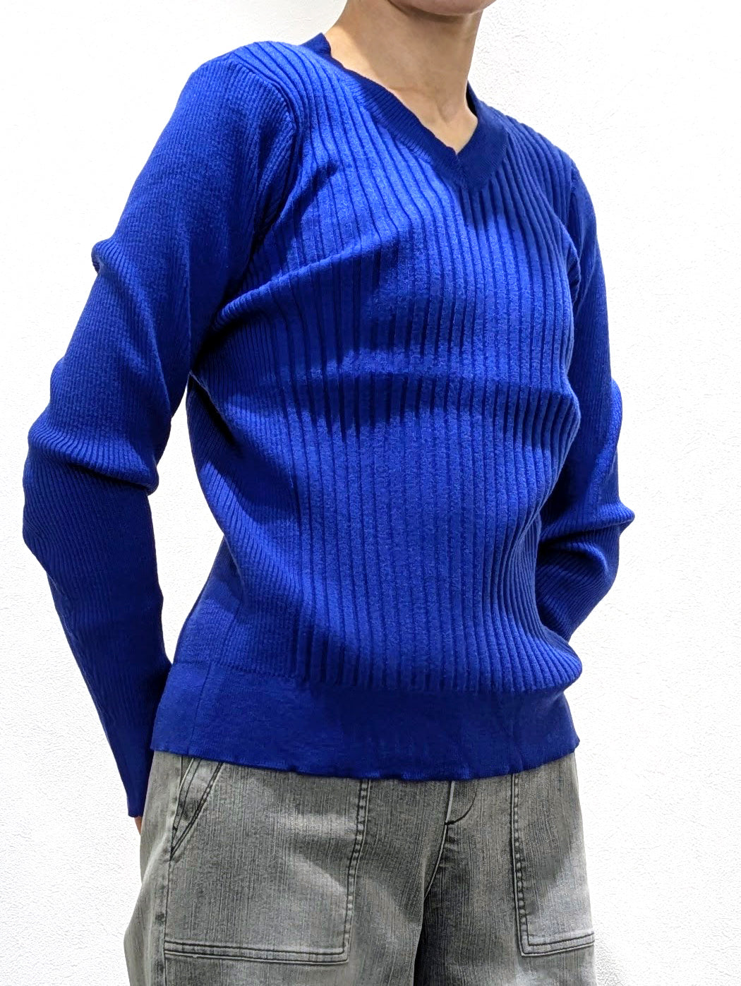 Non-tingling V neck rib knit