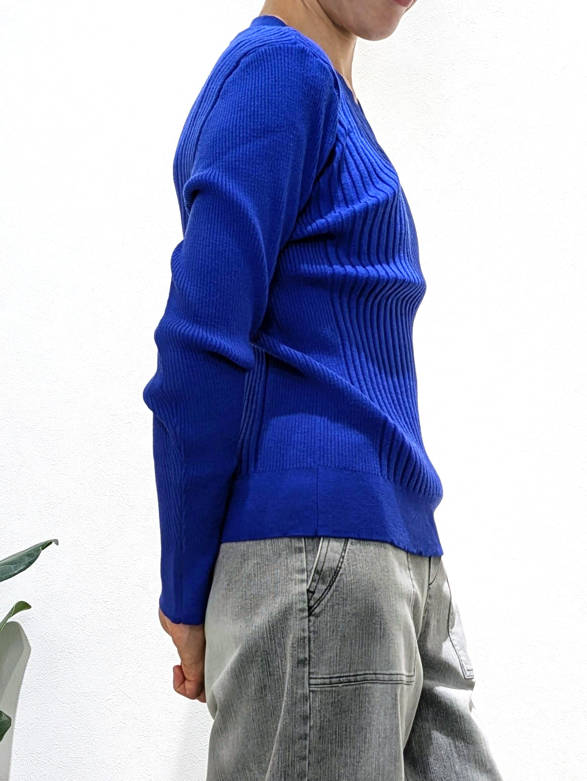 Non-tingling V neck rib knit