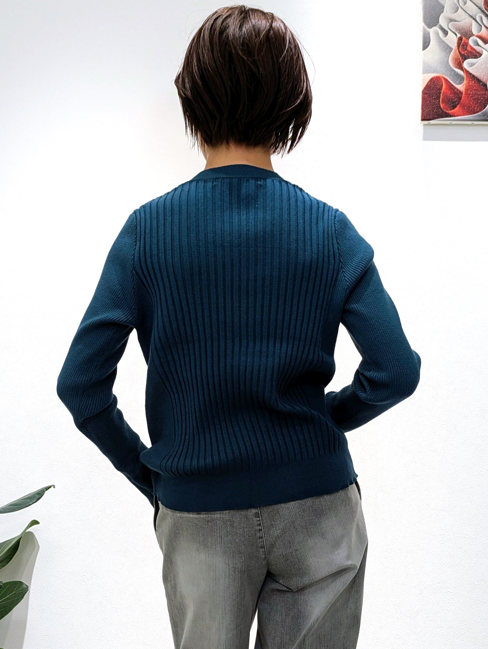 Non-tingling V neck rib knit