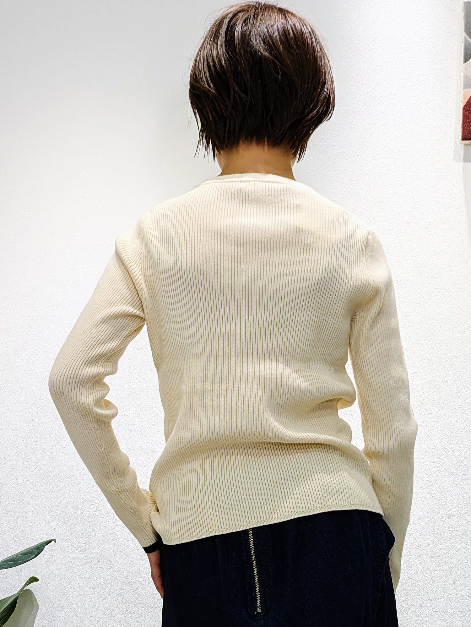 Non-tingling crew neck rib knit