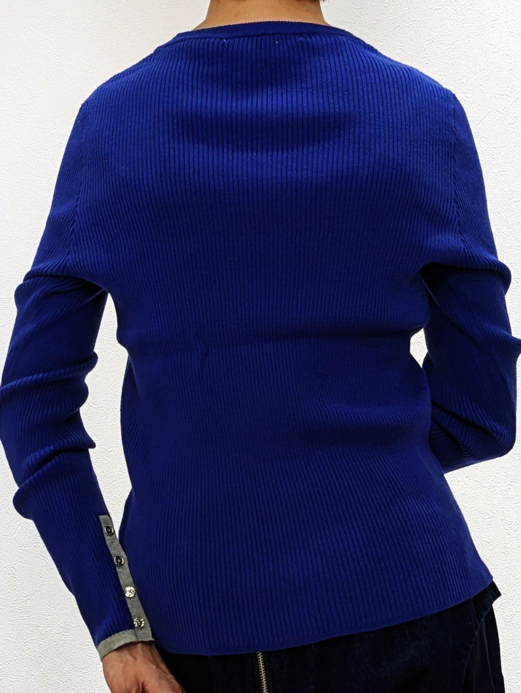 Non-tingling crew neck rib knit