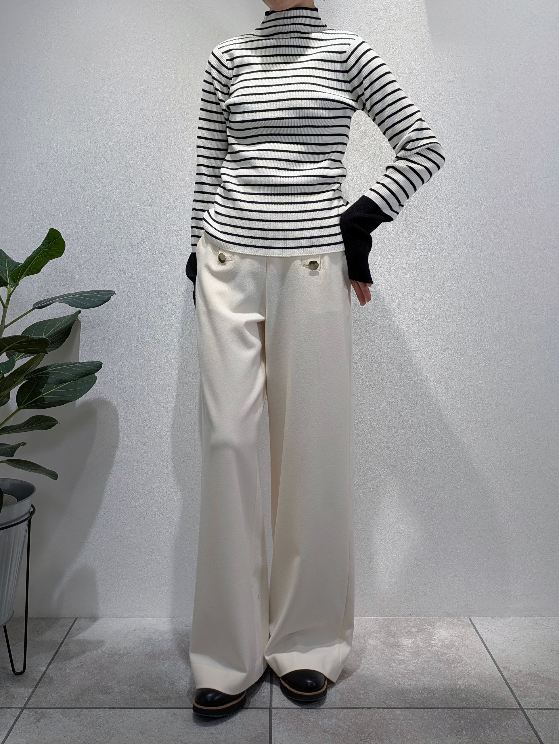 Bicolor sleeve bottle neck rib knit