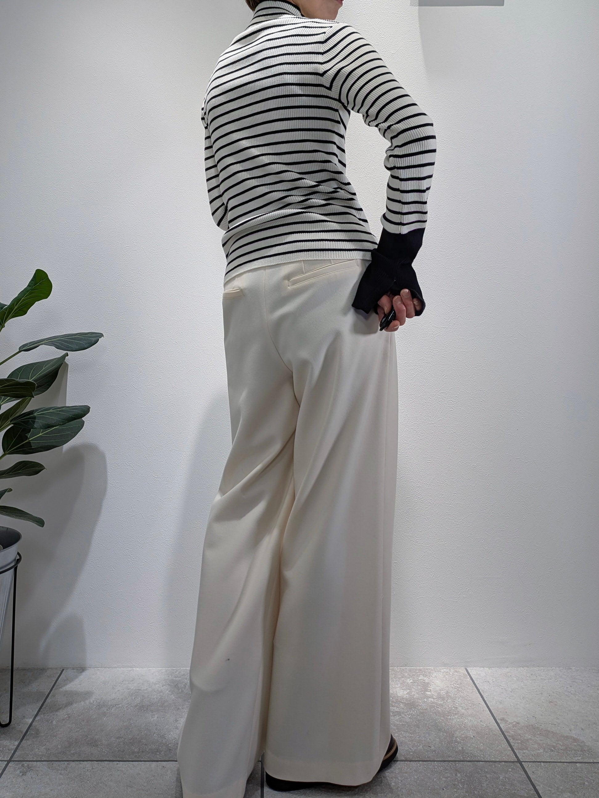 Bicolor sleeve bottle neck rib knit