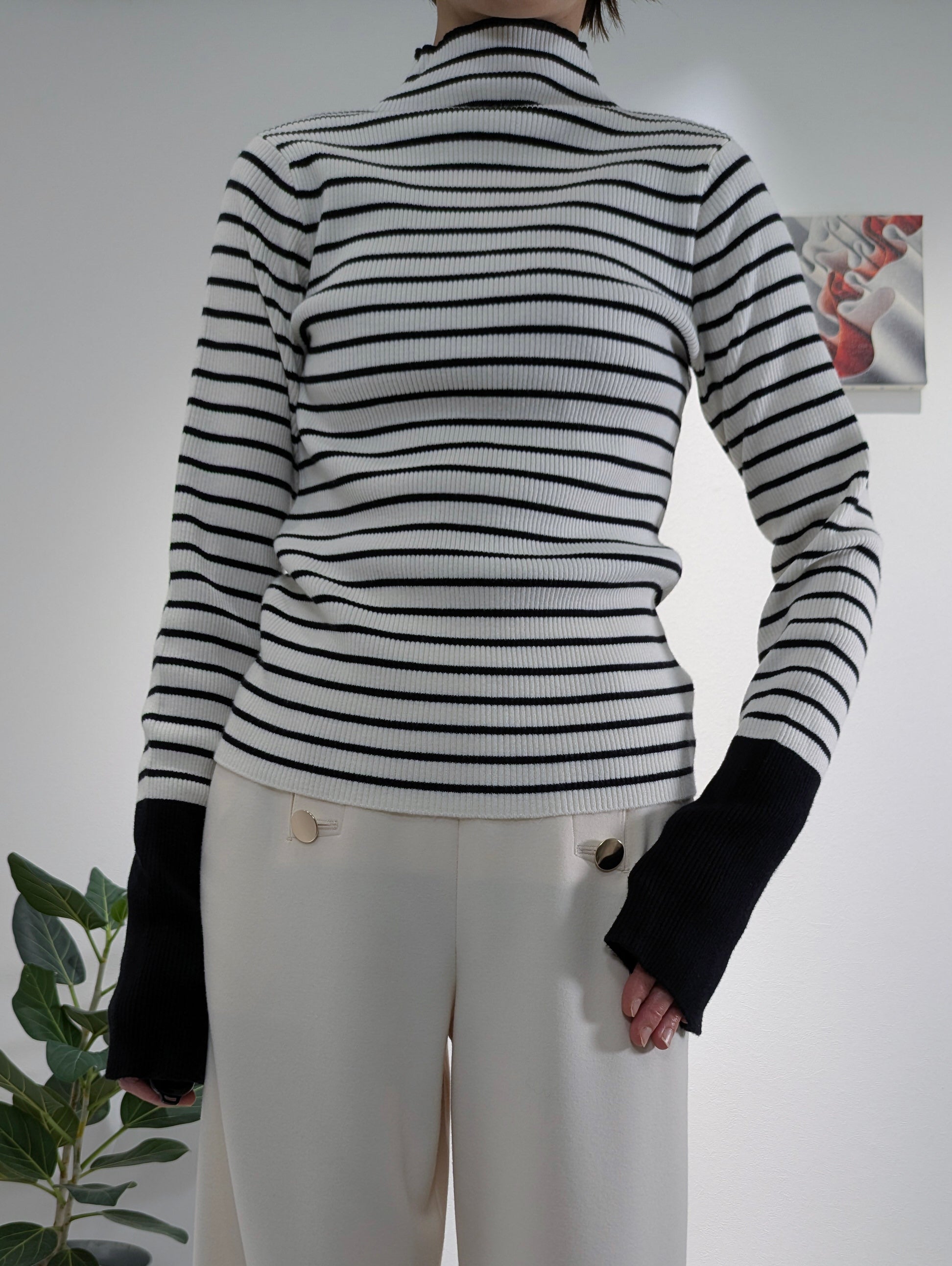 Bicolor sleeve bottle neck rib knit