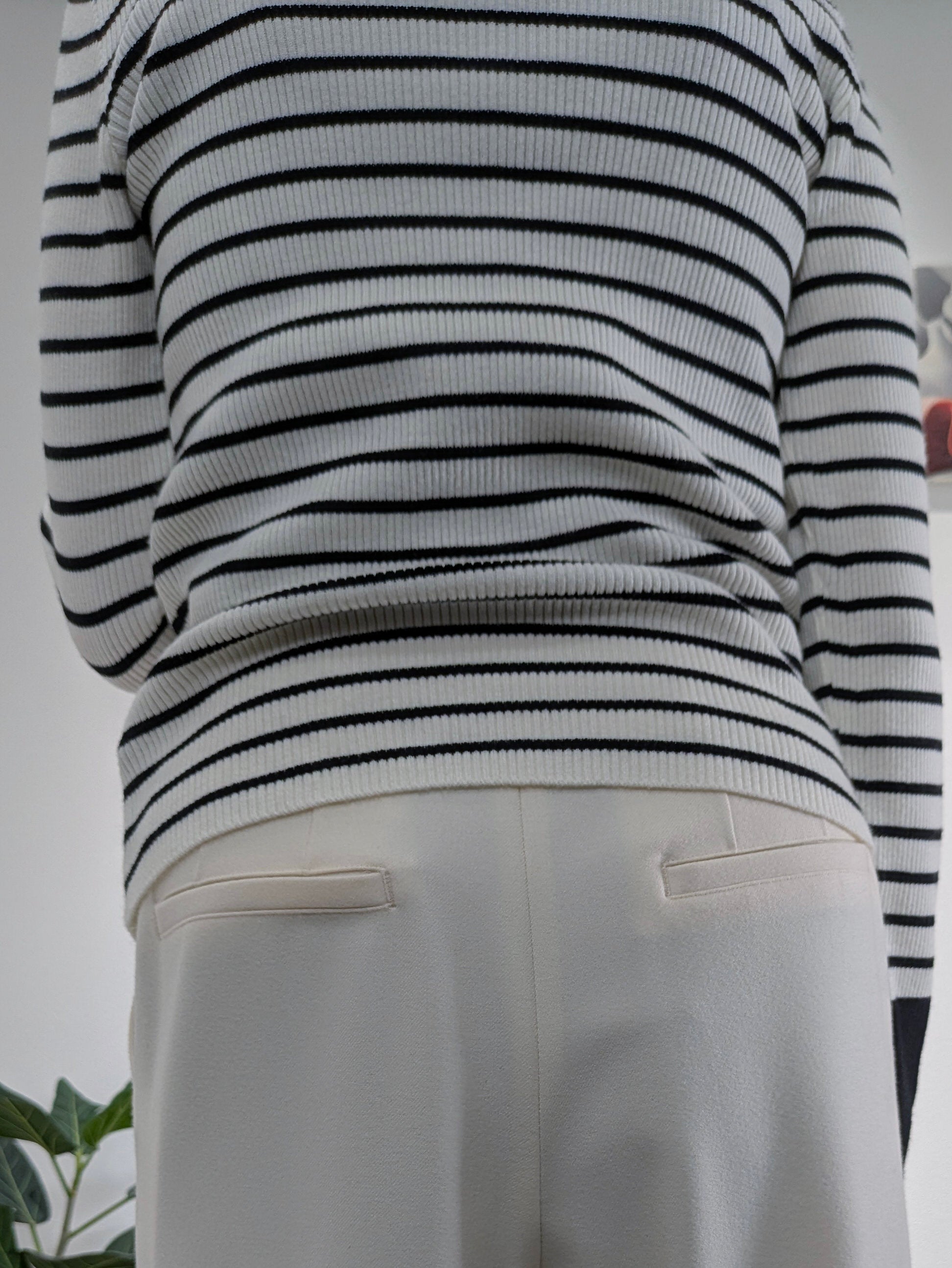 Bicolor sleeve bottle neck rib knit