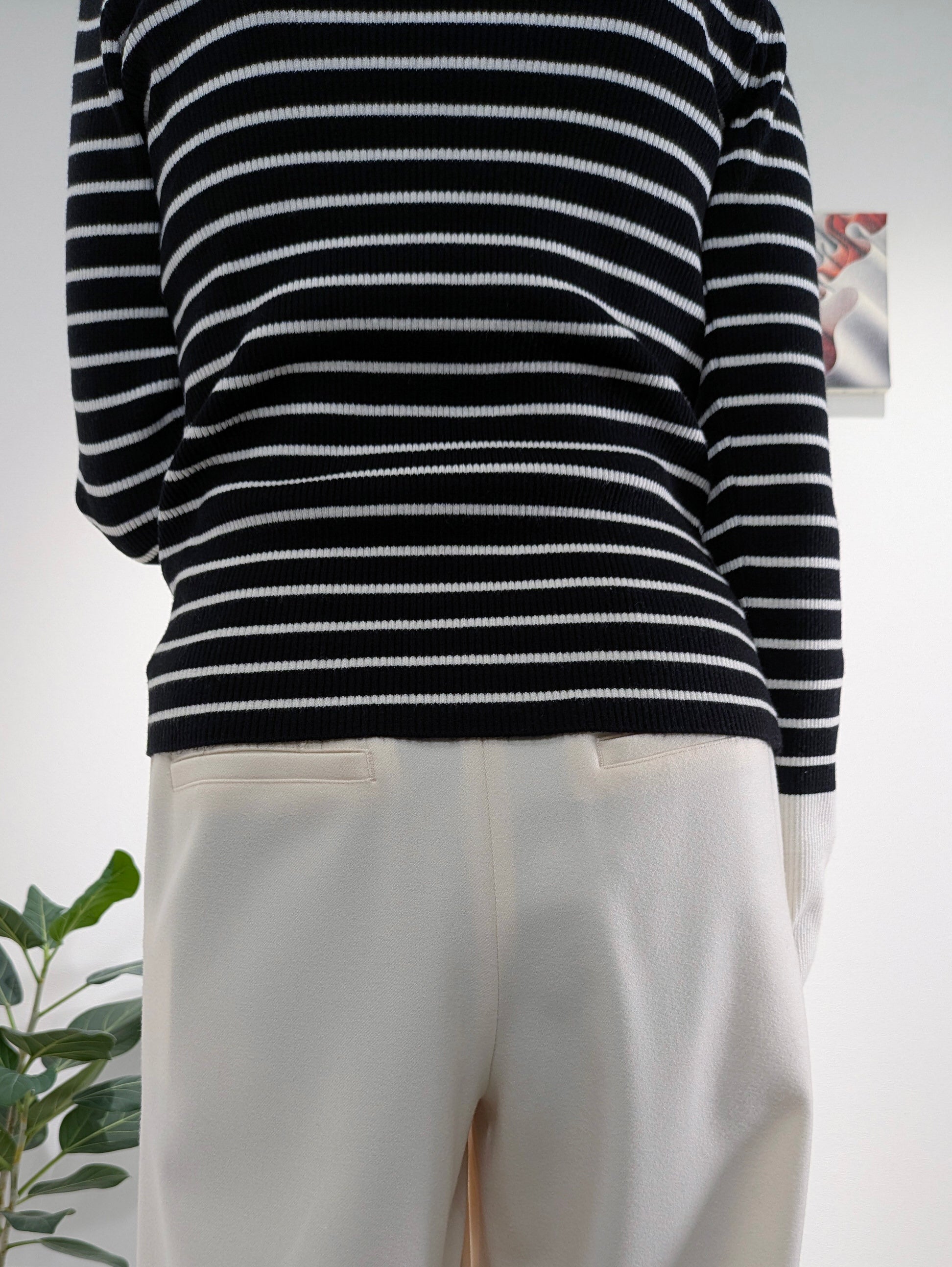 Bicolor sleeve bottle neck rib knit