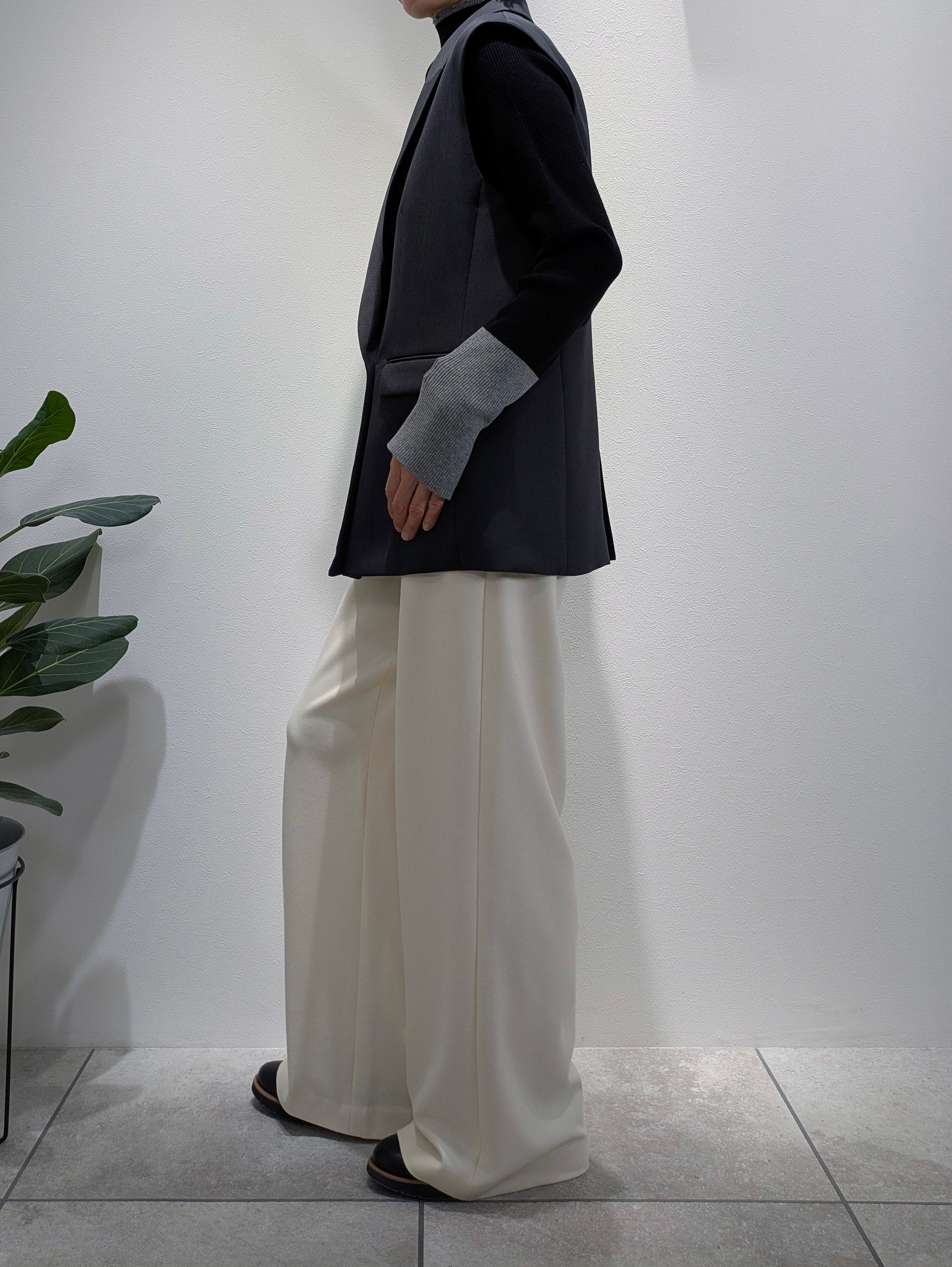 Bicolor sleeve bottle neck rib knit