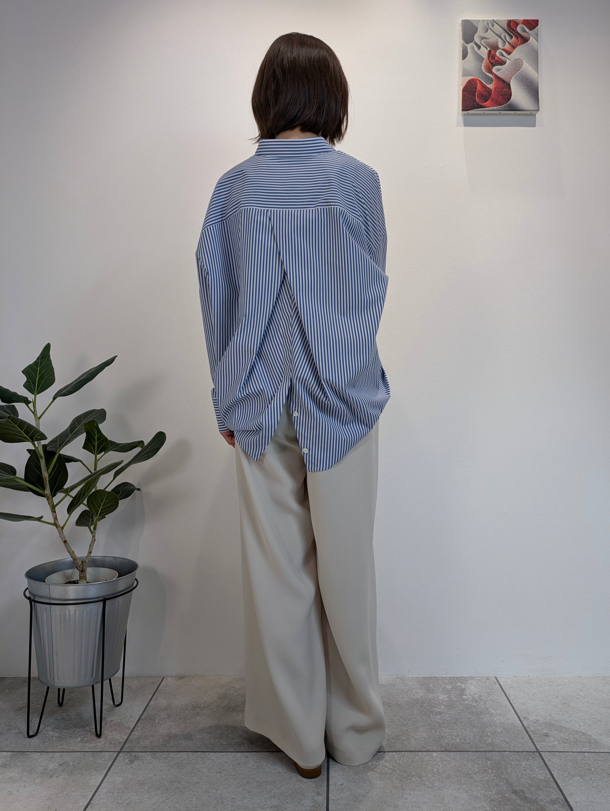 ストライプボタンスリットシャツ