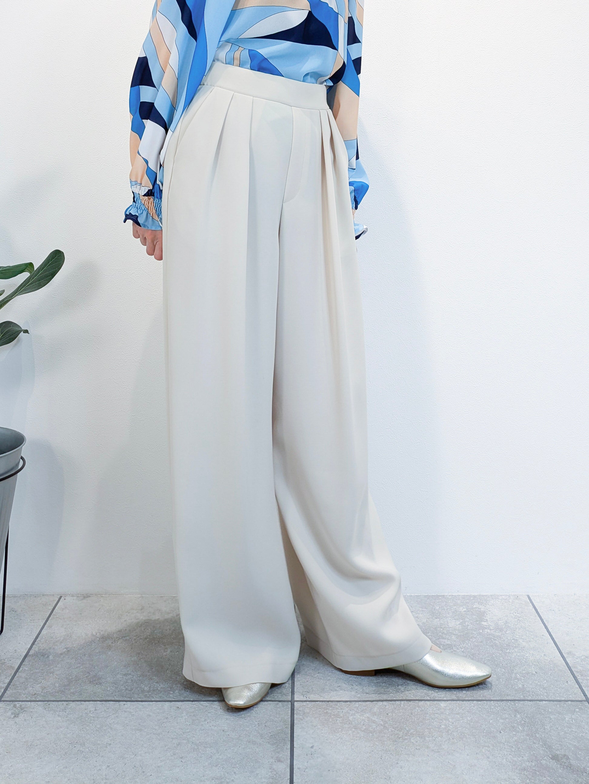 ワイドタックパンツ