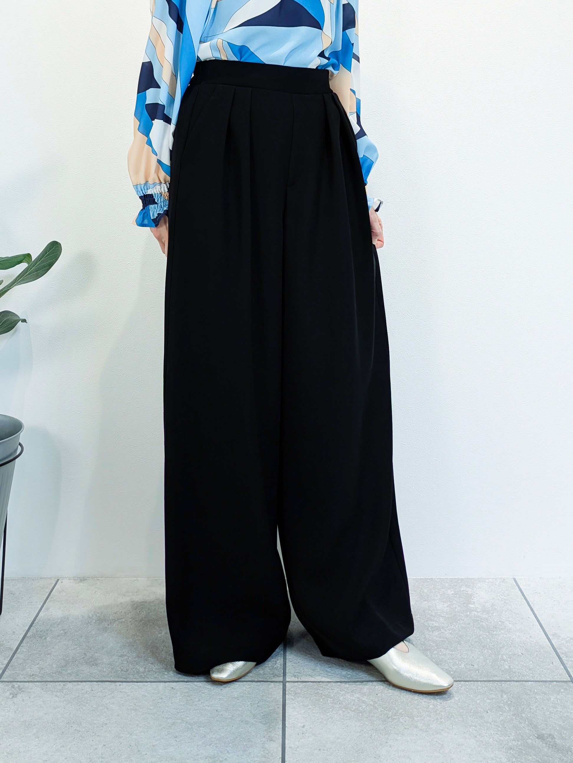ワイドタックパンツ