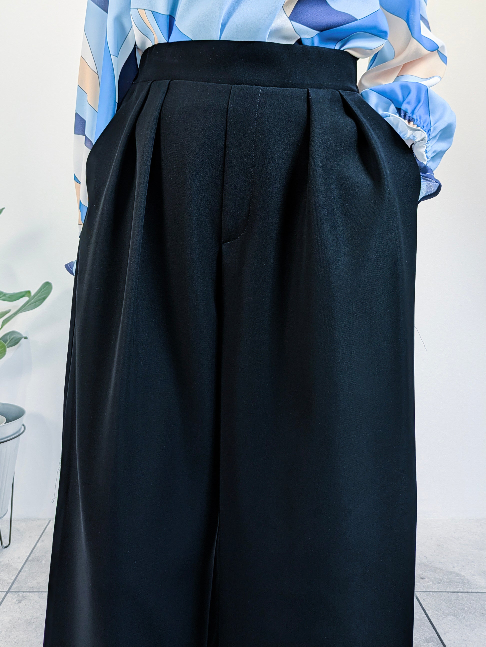 ワイドタックパンツ