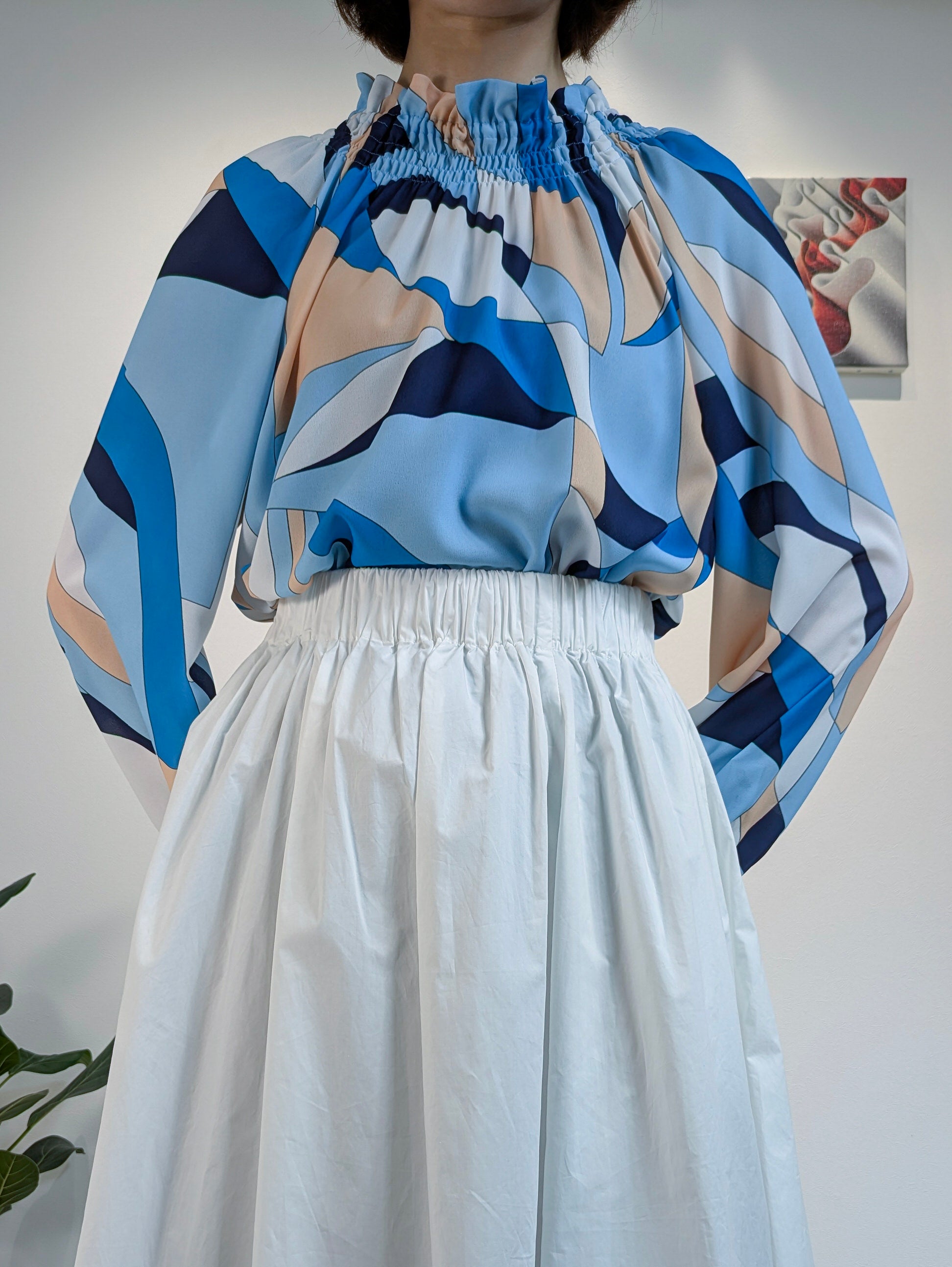 シャーリングネックブラウス